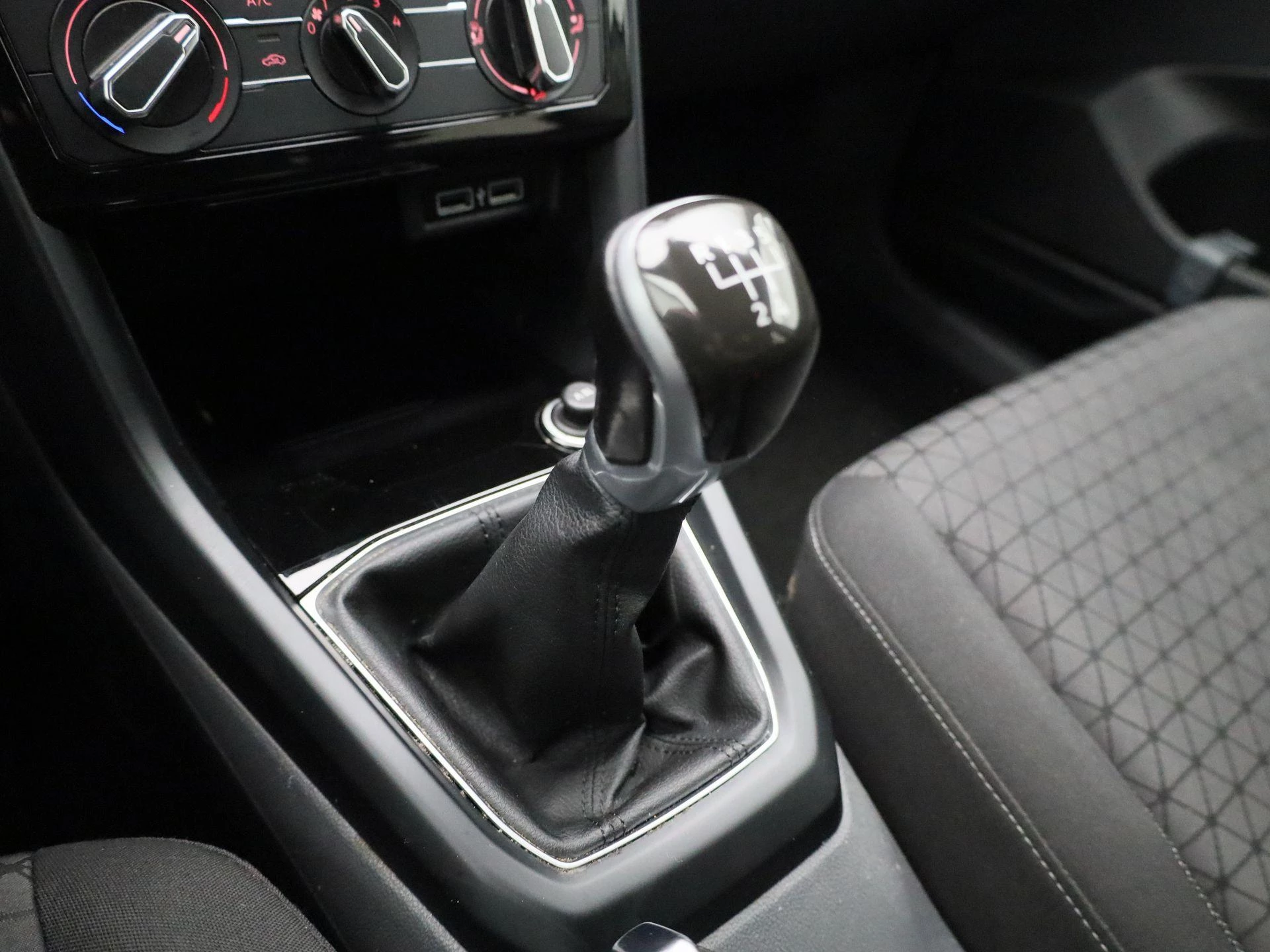 Volkswagen-T-Cross-image-17