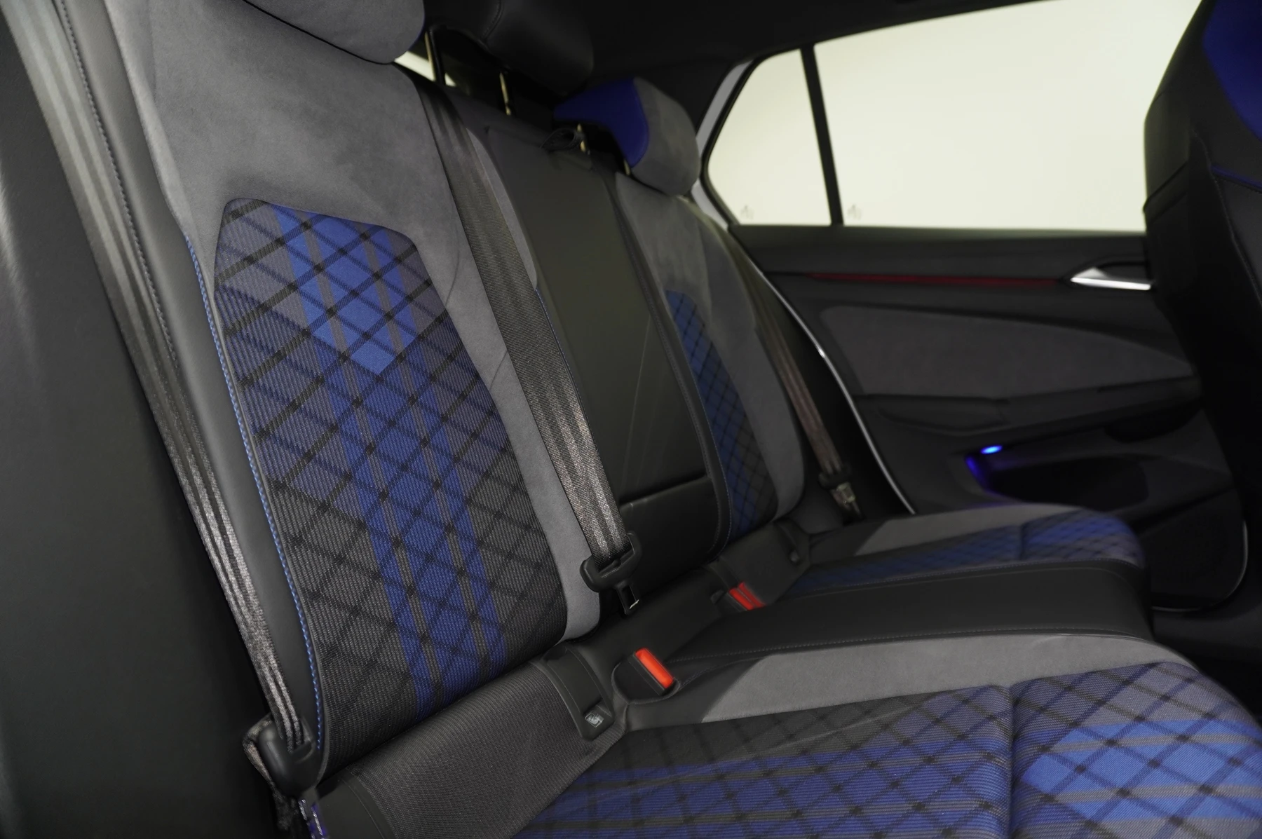 Volkswagen-Golf-image-14