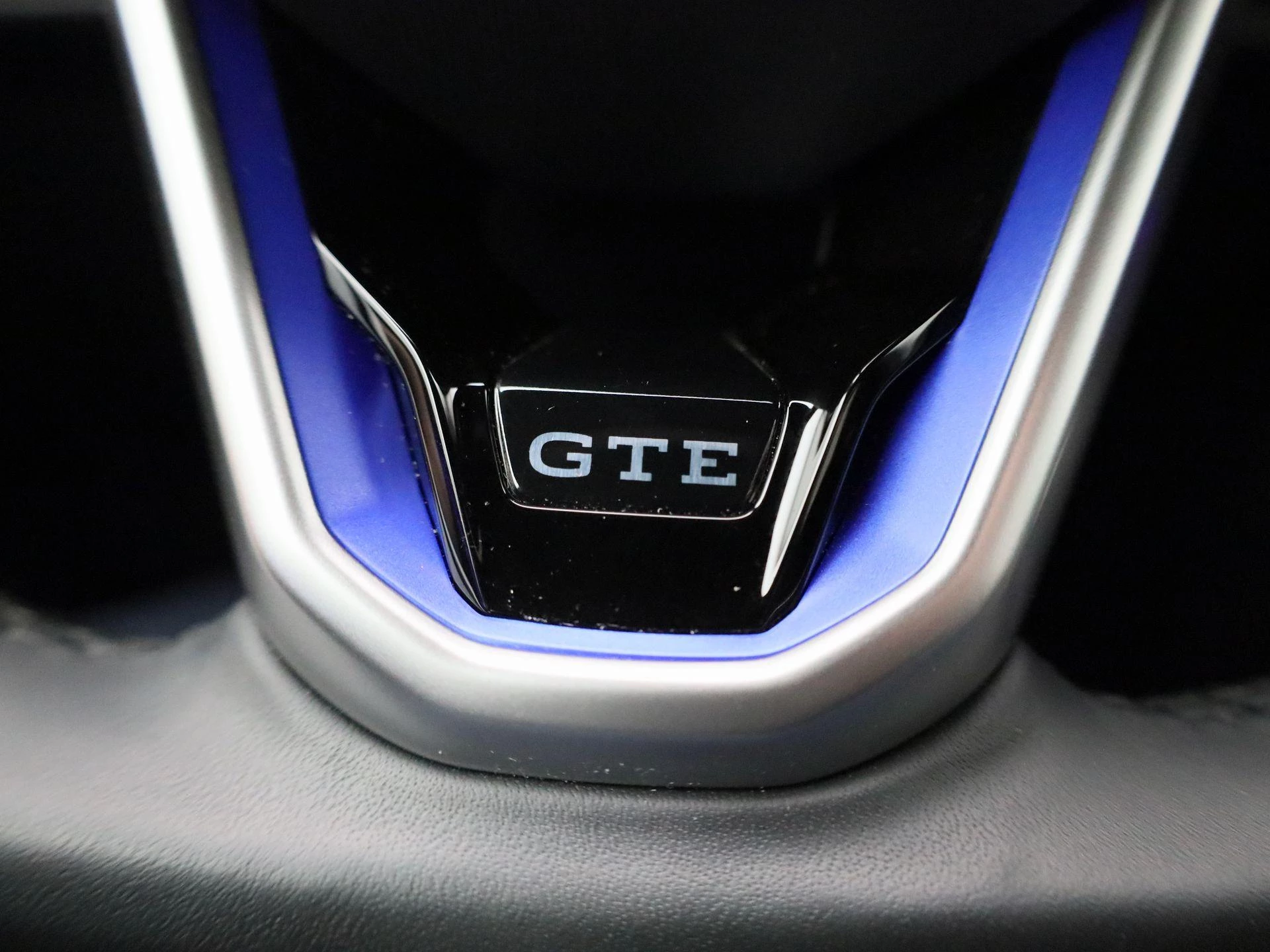 Volkswagen-Golf-image-25