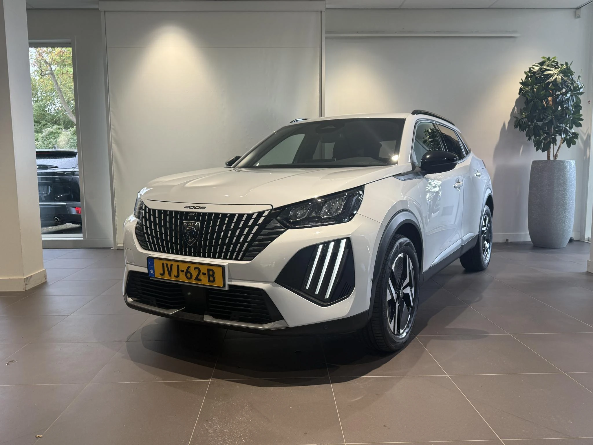Peugeot-2008-image-2