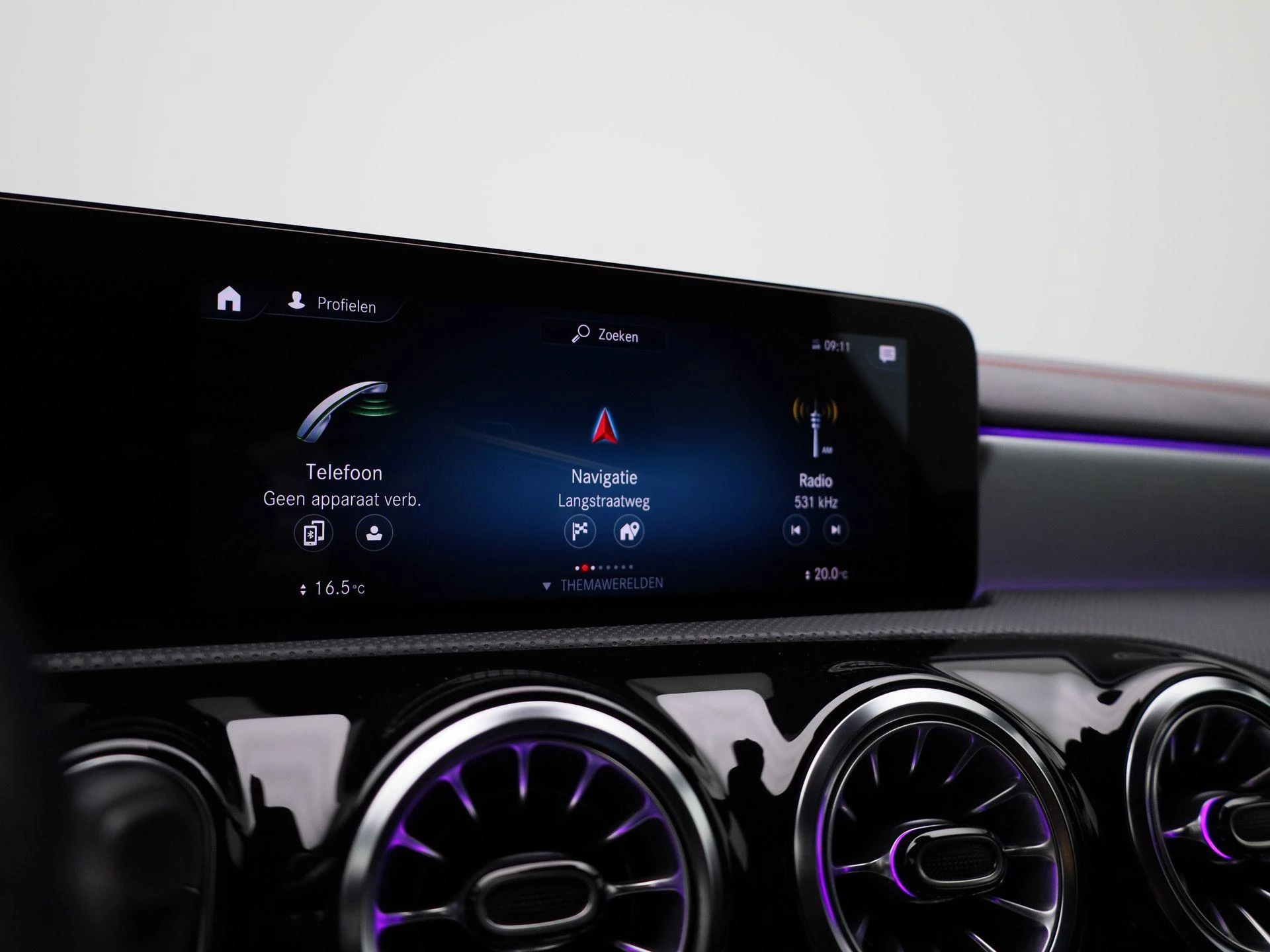 Mercedes-Benz-CLA-image-17