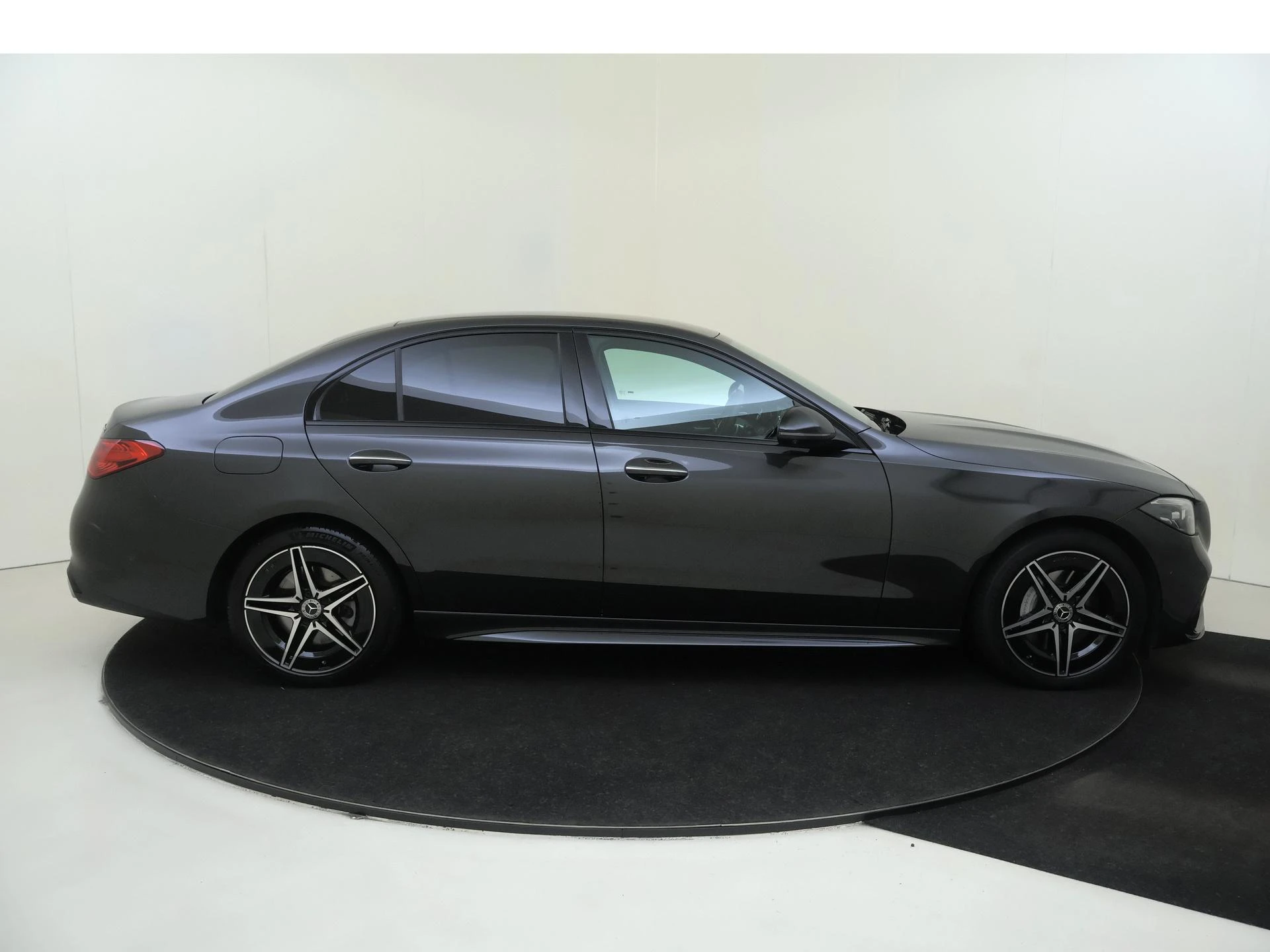 Mercedes-Benz-C-Klasse-image-8