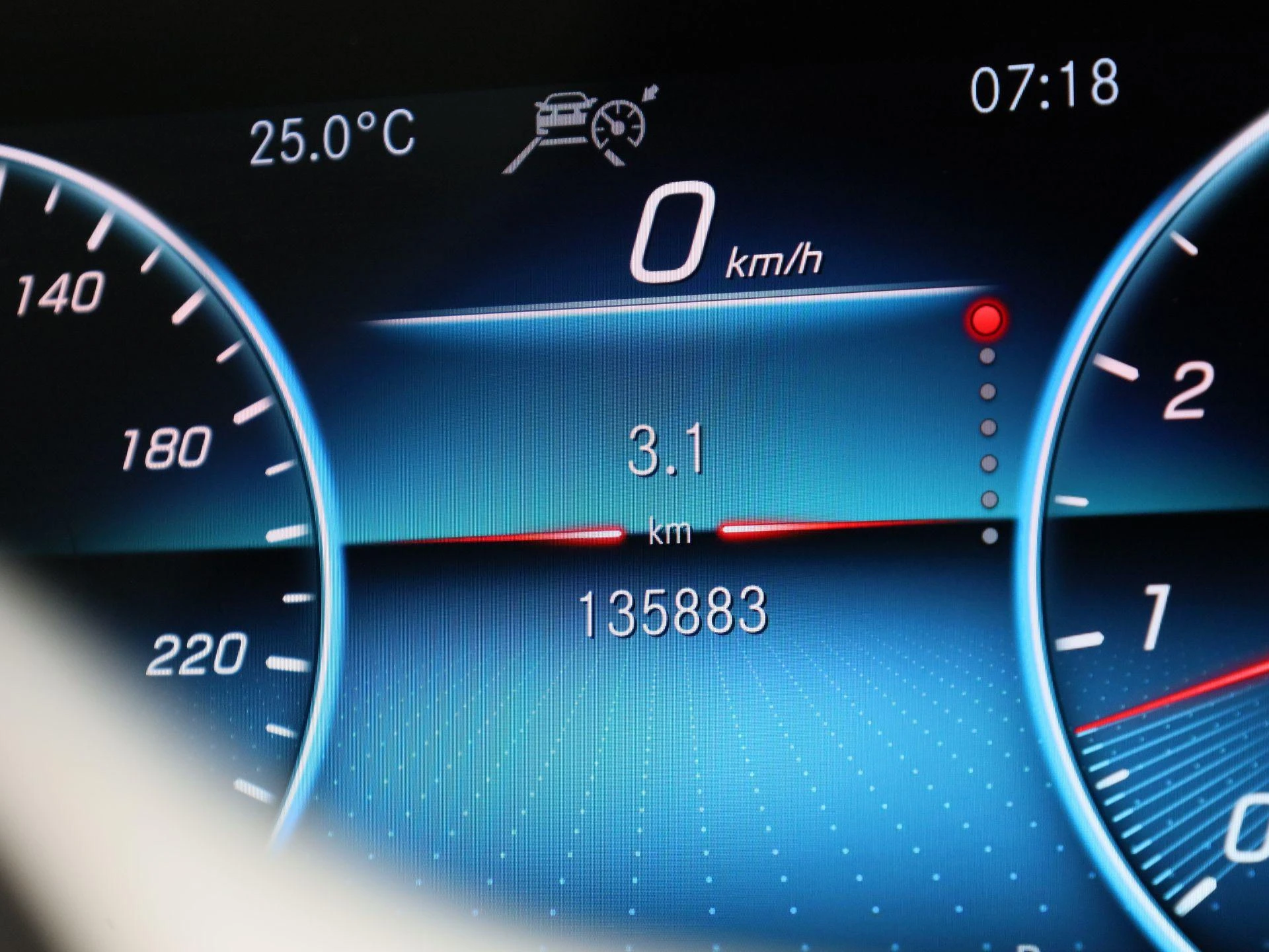 Mercedes-Benz-GLE-image-18