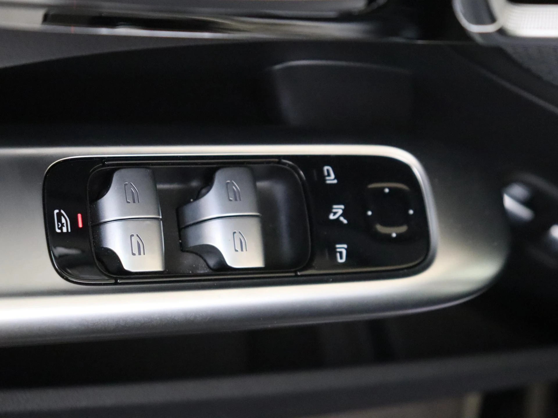 Mercedes-Benz-C-Klasse-image-25