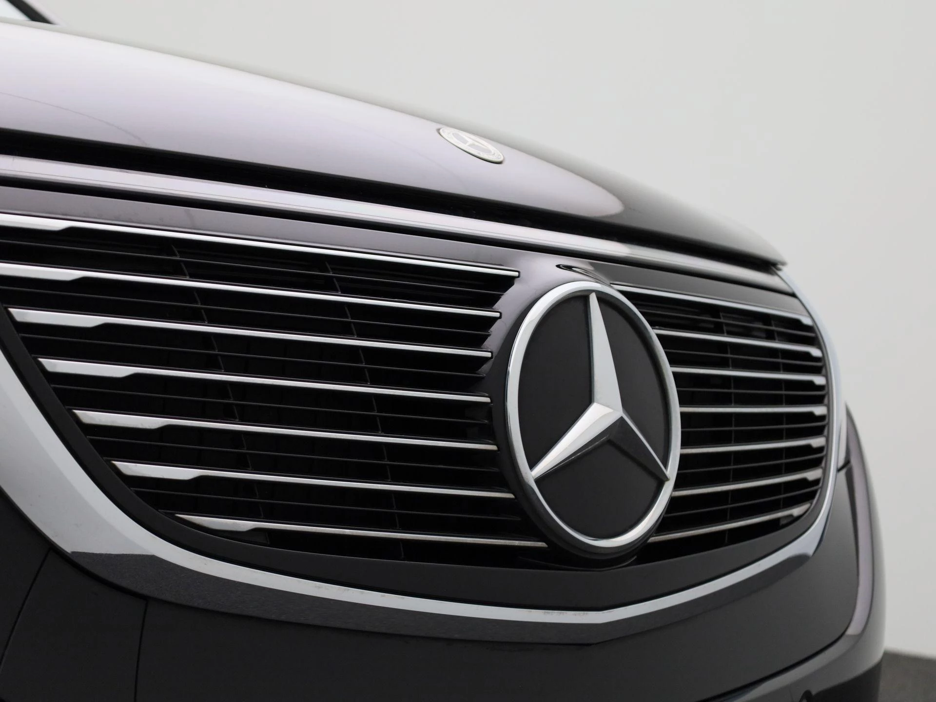 Mercedes-Benz-EQC-image-52