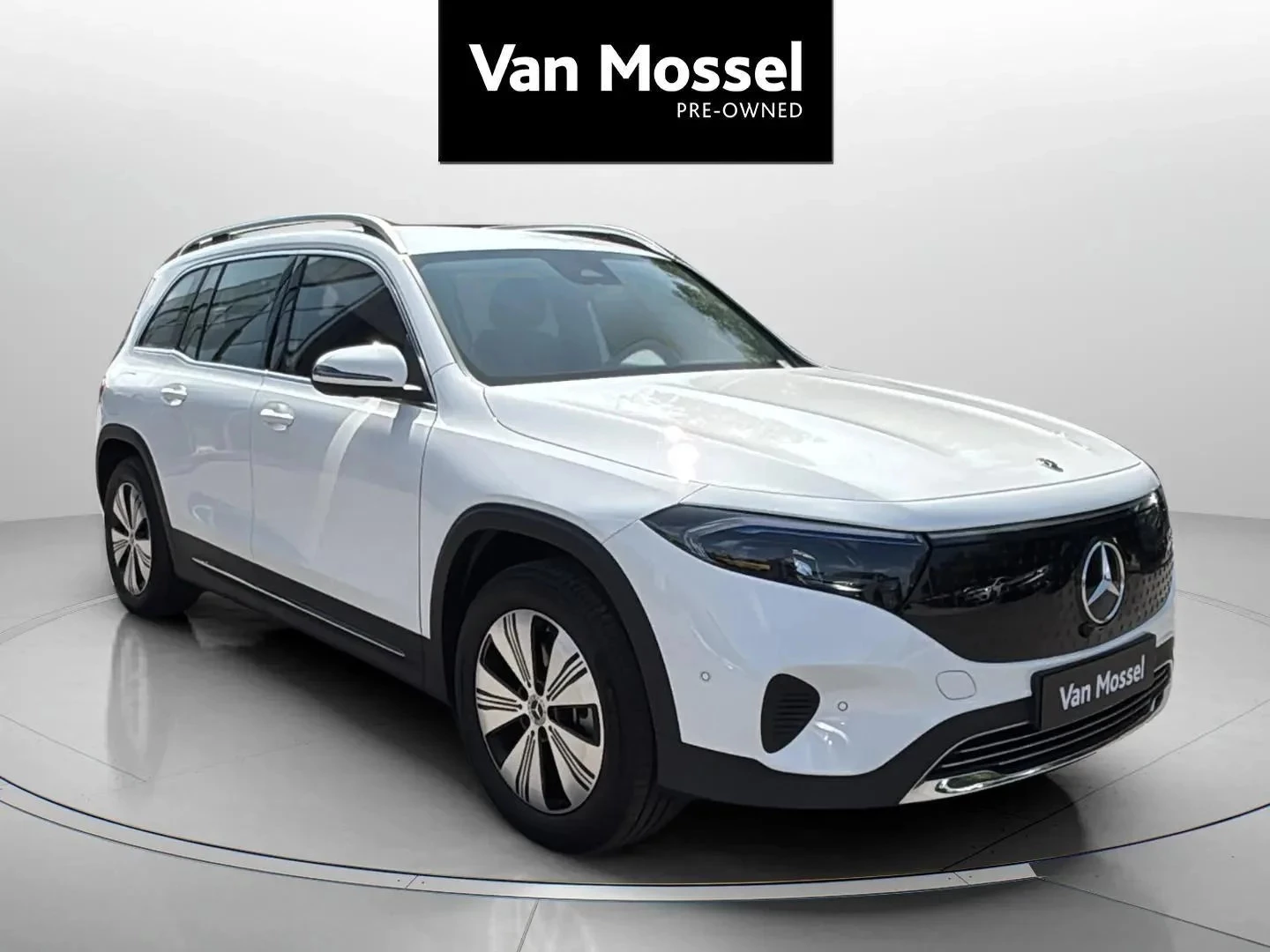 Mercedes-Benz-EQB-image-2