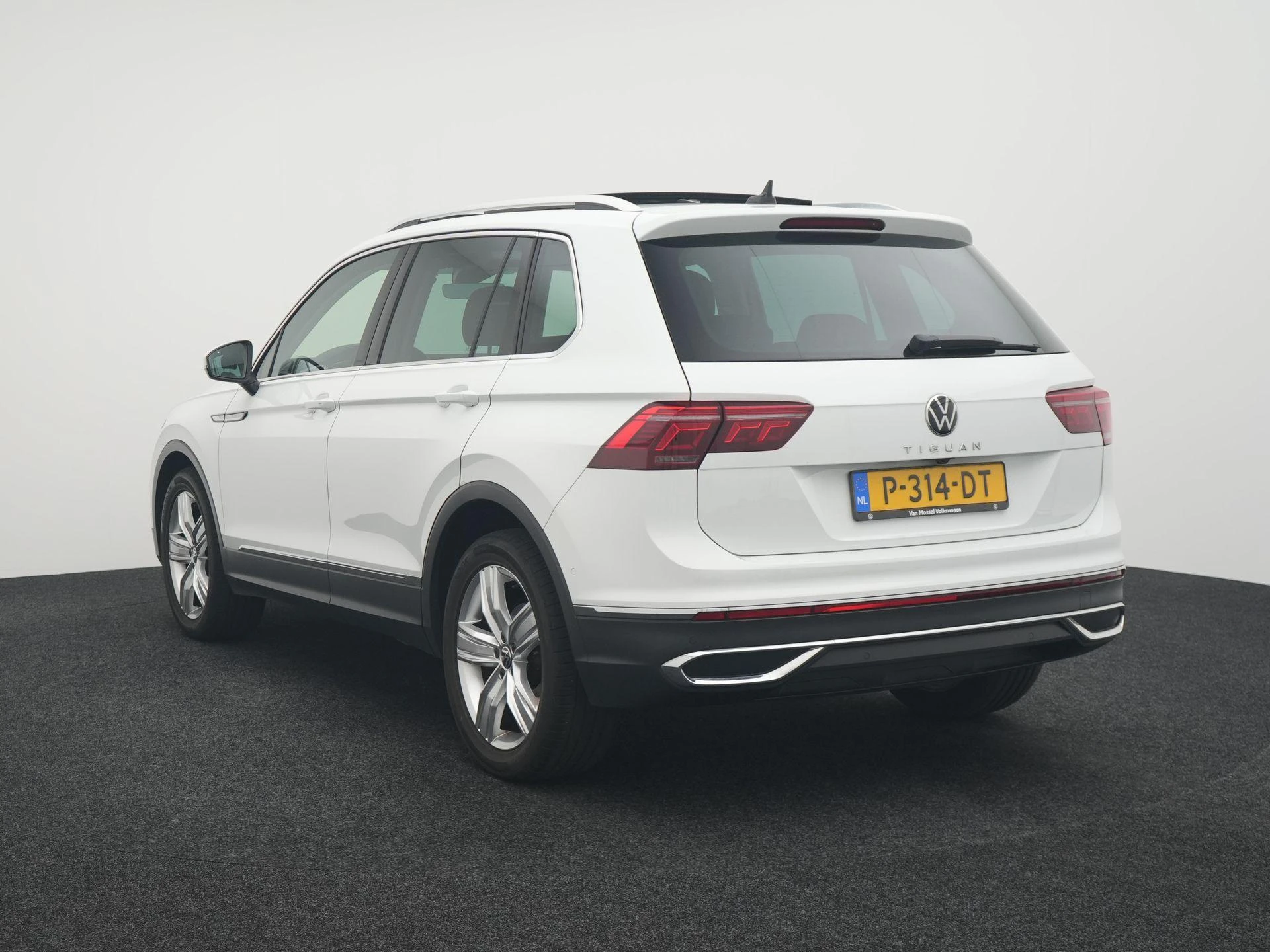 Volkswagen-Tiguan-image-1