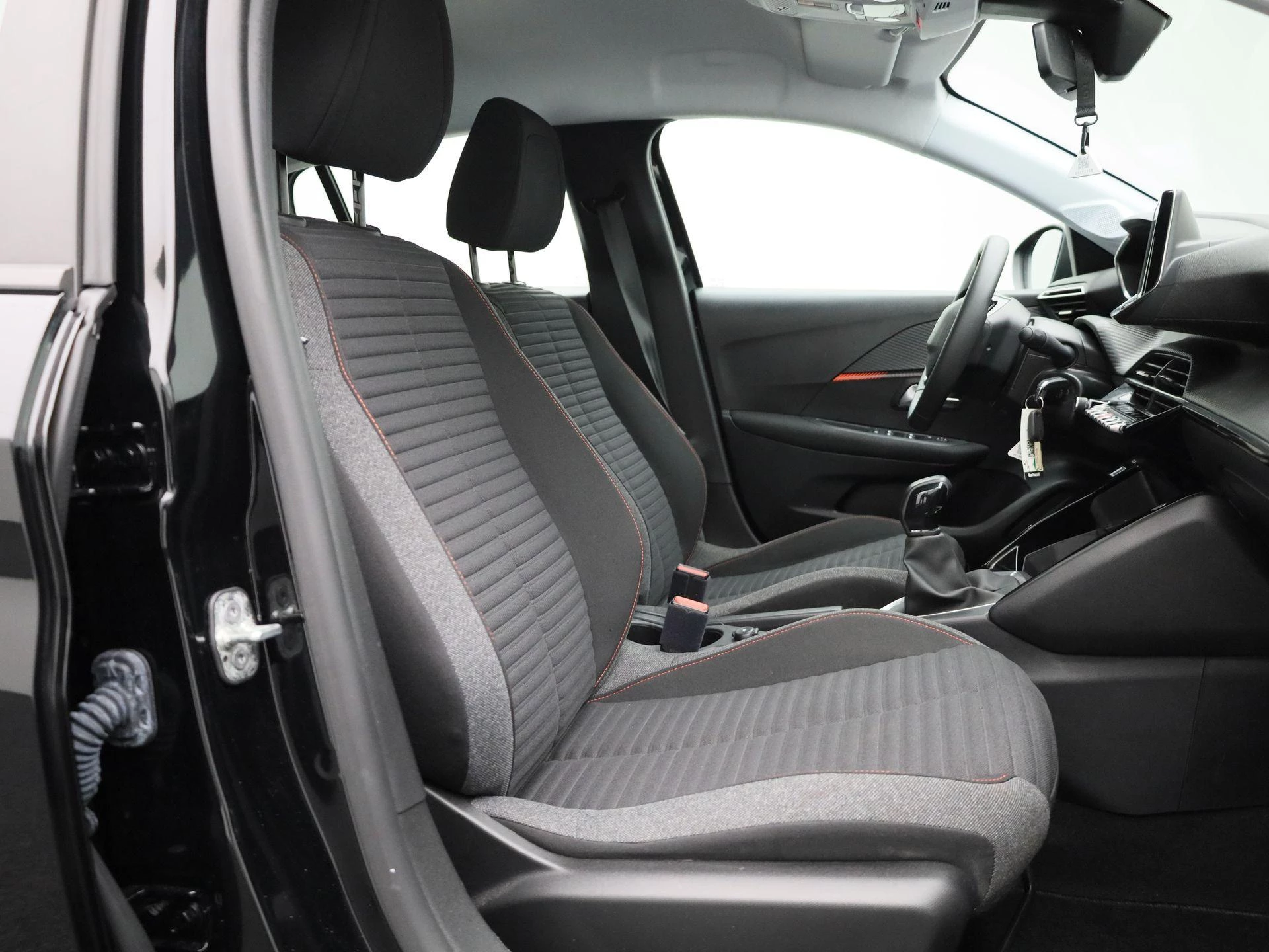 Peugeot-208-image-30