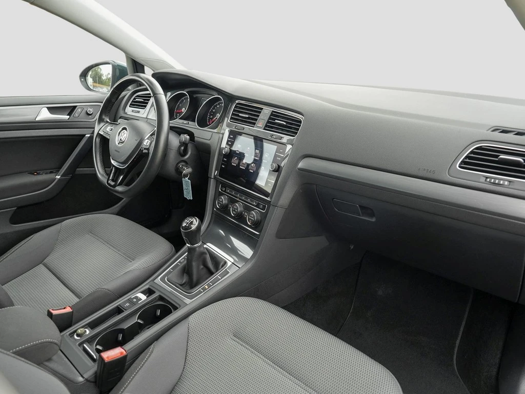 Volkswagen-Golf-image-8