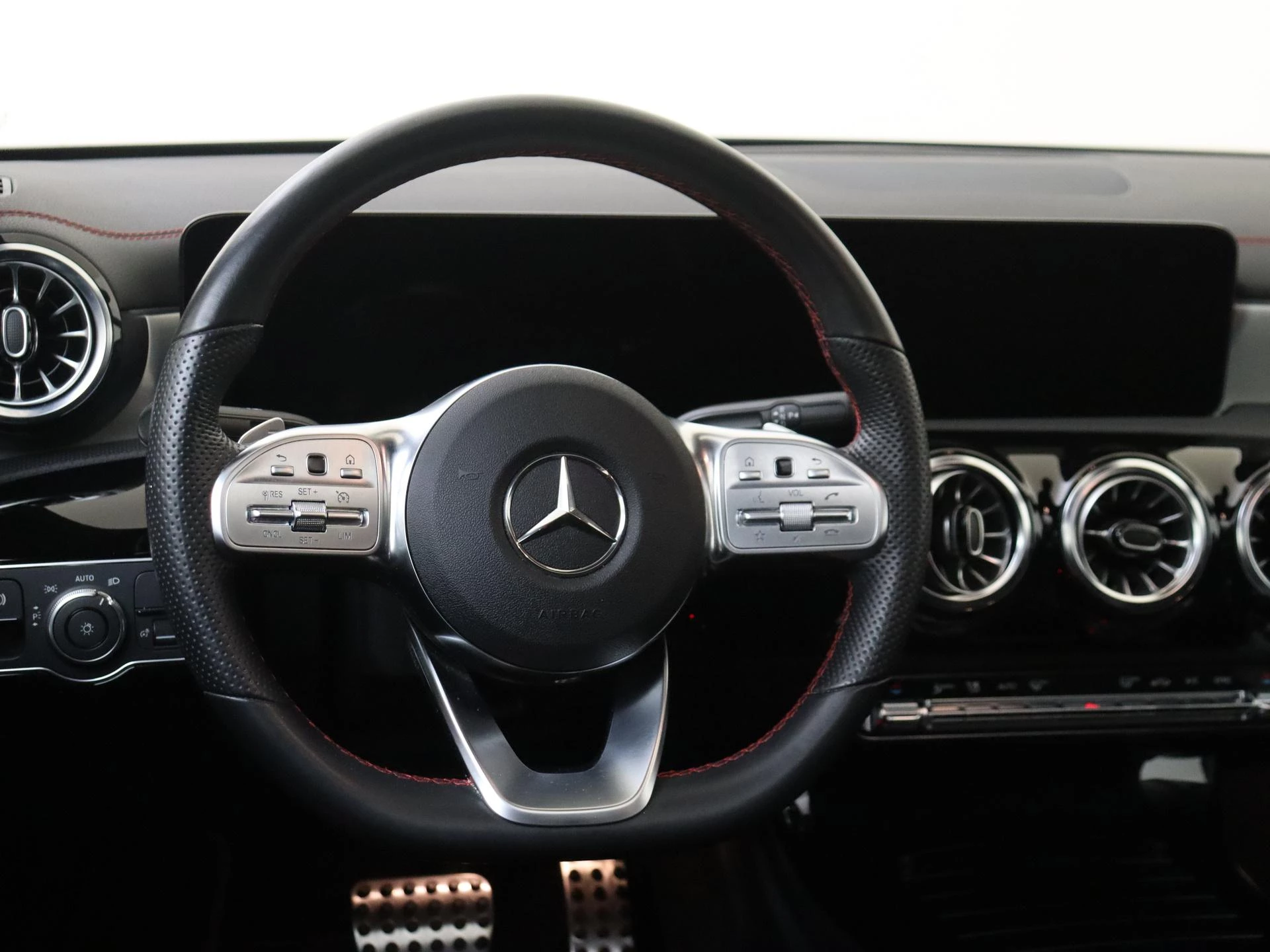 Mercedes-Benz-CLA-image-9