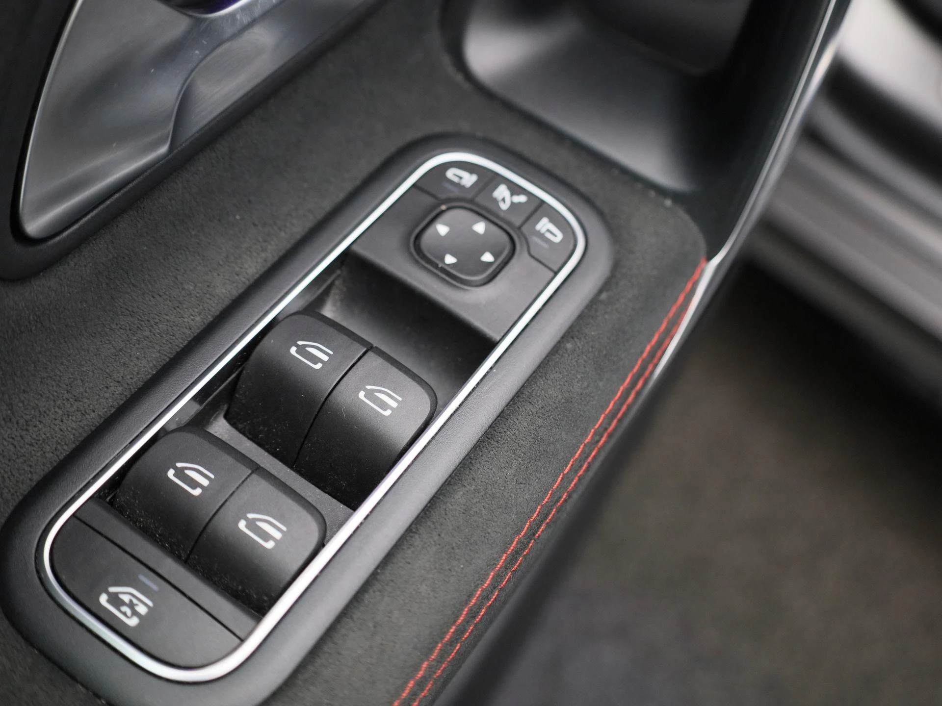 Mercedes-Benz-CLA-image-39