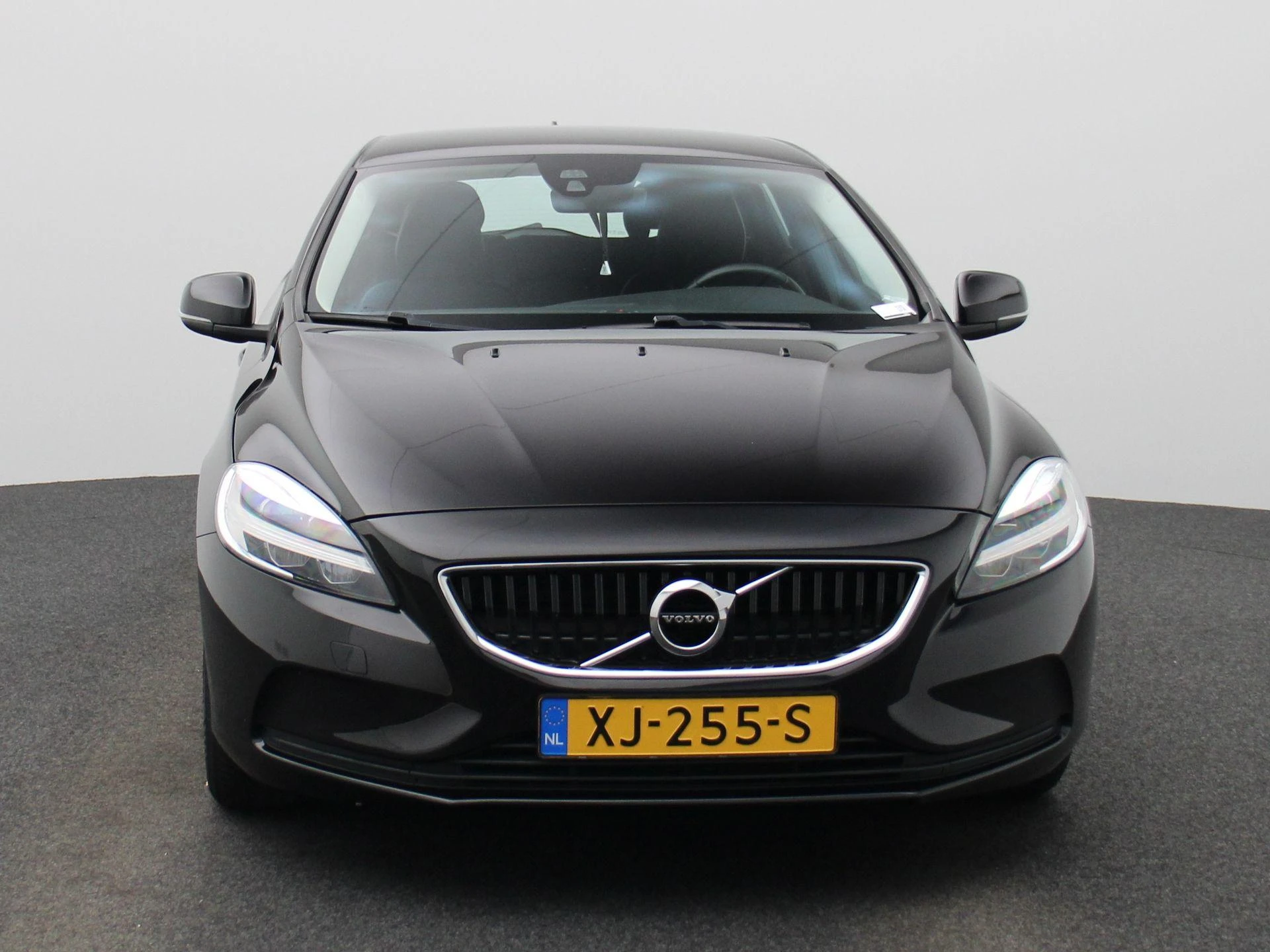 Volvo-V40-image-2