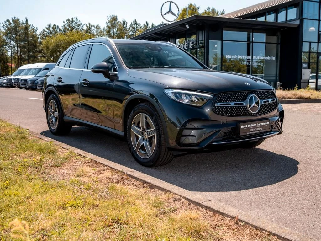Mercedes-Benz-GLC 300 d-image-4