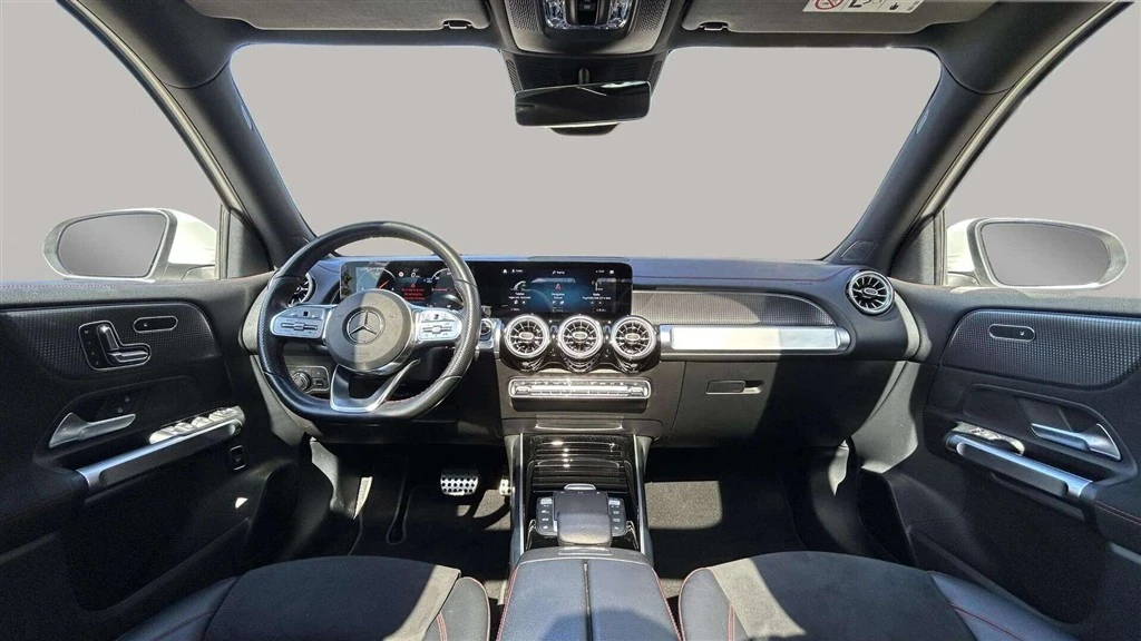 Mercedes-Benz-EQB-image-21