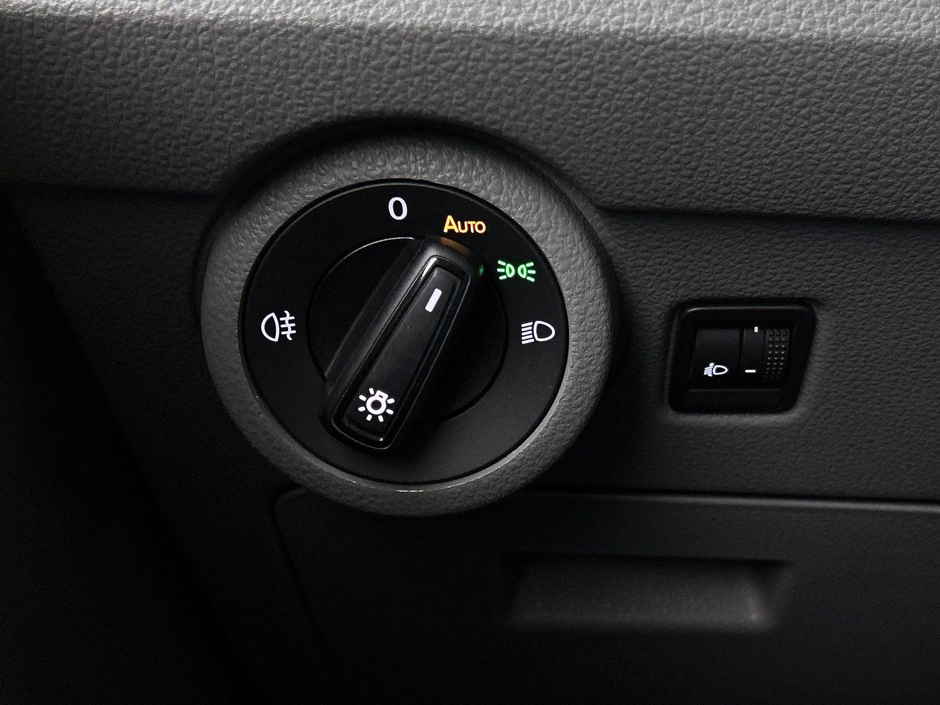 Volkswagen-Transporter-image-23