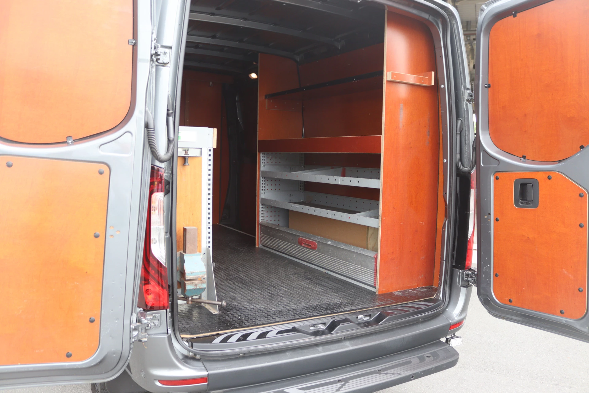 Mercedes-Benz-Sprinter-image-11