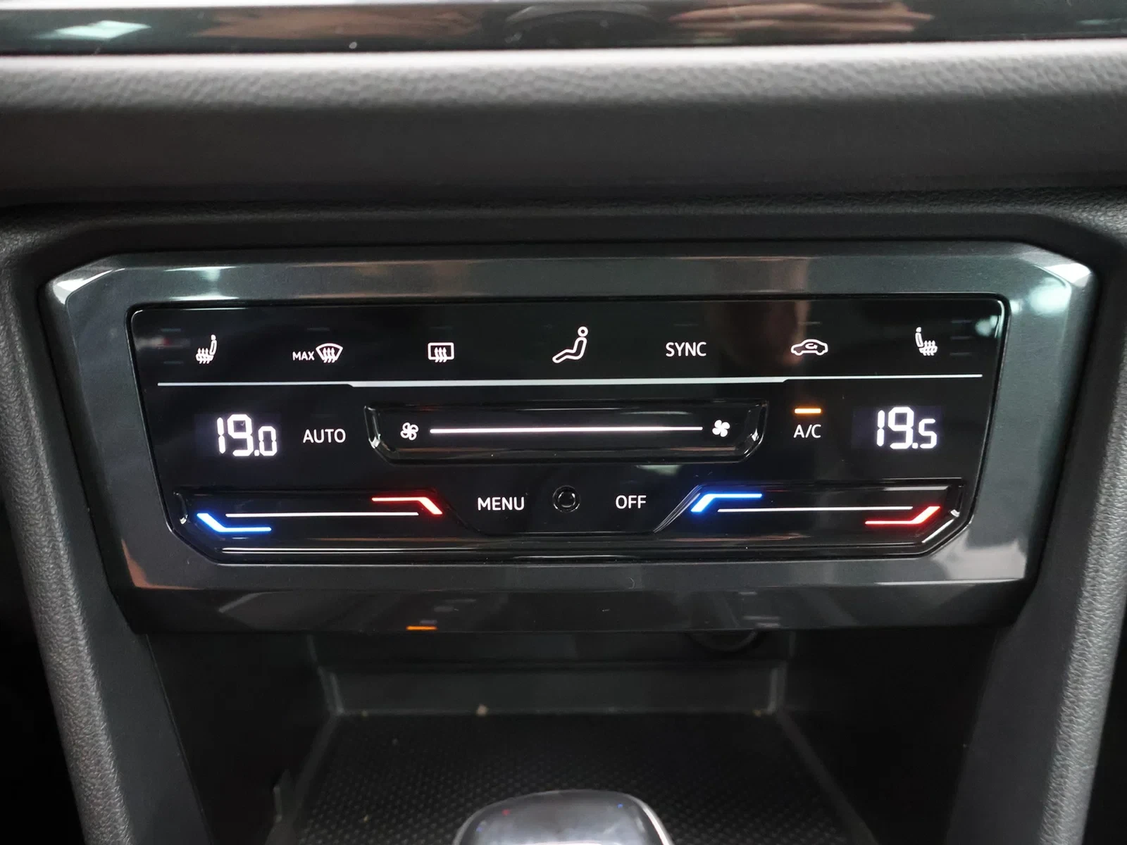 Volkswagen Tiguan eHybrid (PHEV) Tiguan Life Business 1.4TSI eHybrid PHEV 204PK *AUTOMAAT*TREKHAAK*LEDER*CAMERA*PDC*ACC*VIRTUAL COCKP