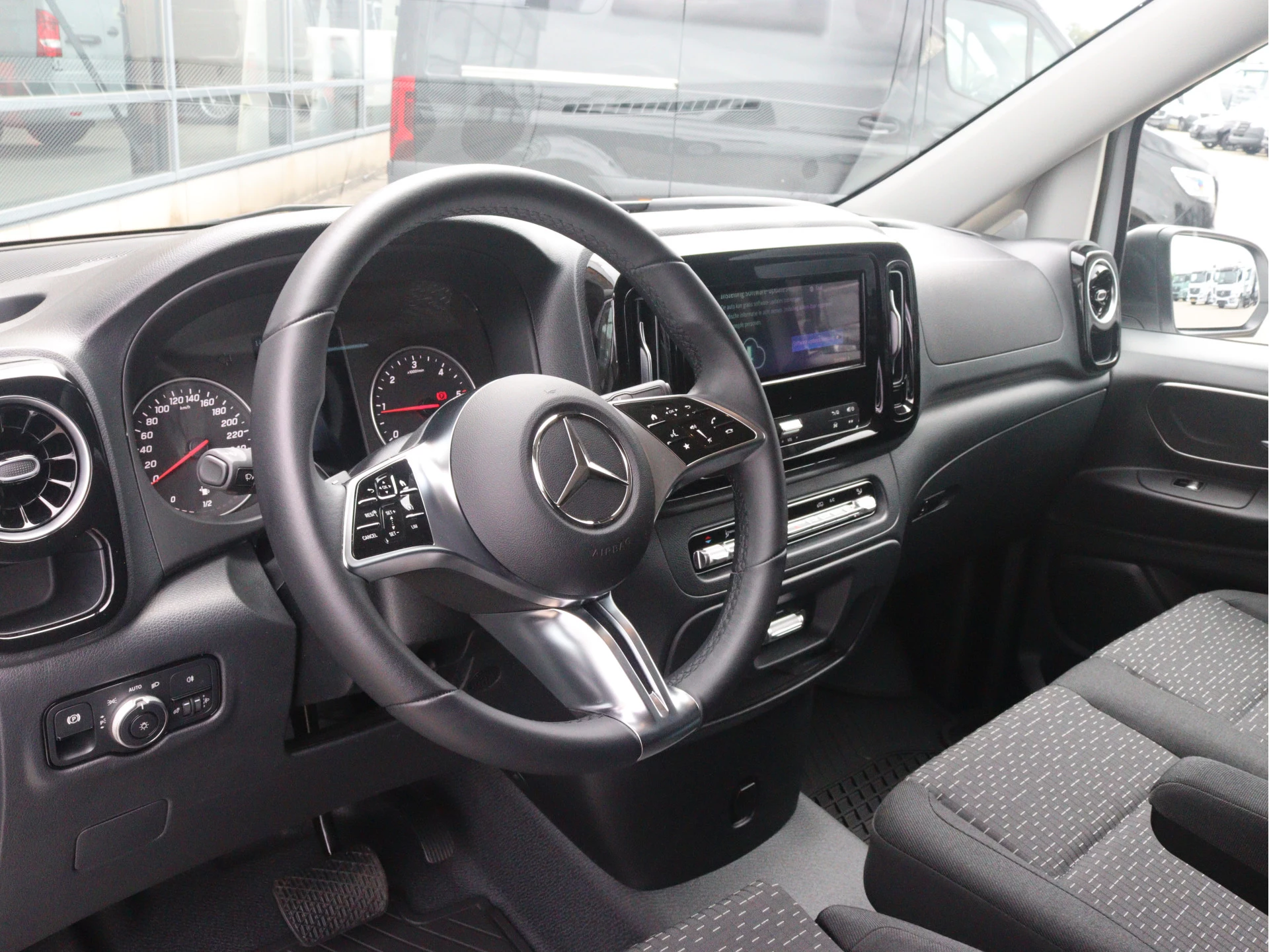 Mercedes-Benz-Vito-image-3
