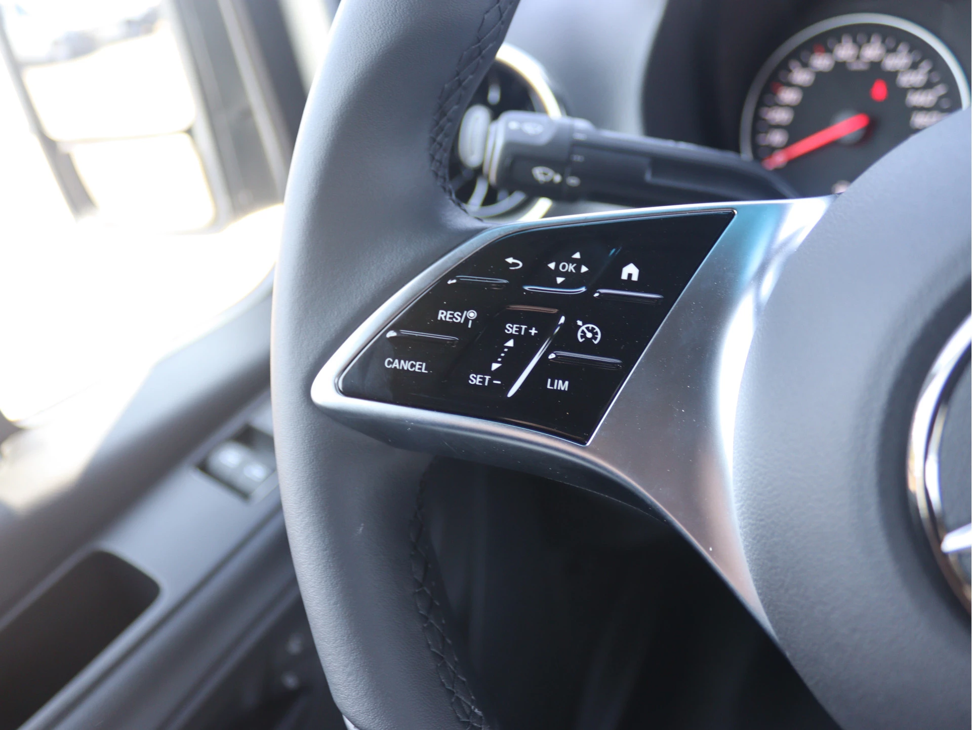 Mercedes-Benz-Sprinter-image-8