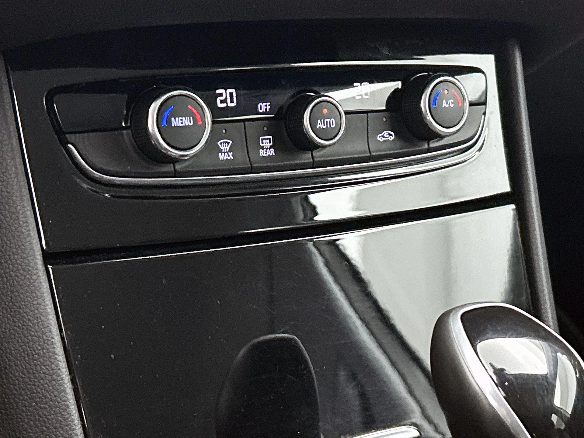 Opel-Grandland X-image-18