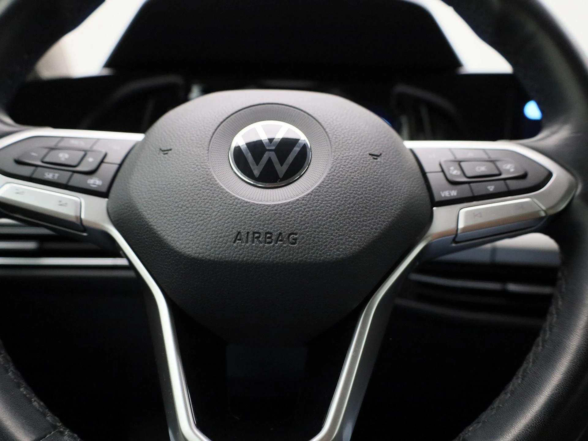 Volkswagen-Golf-image-25