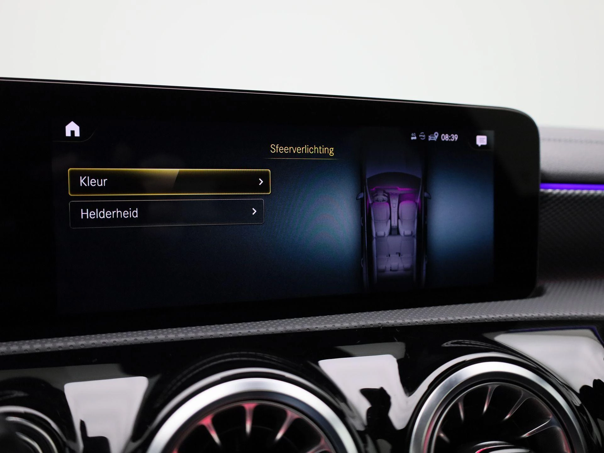 Mercedes-Benz-CLA-image-31