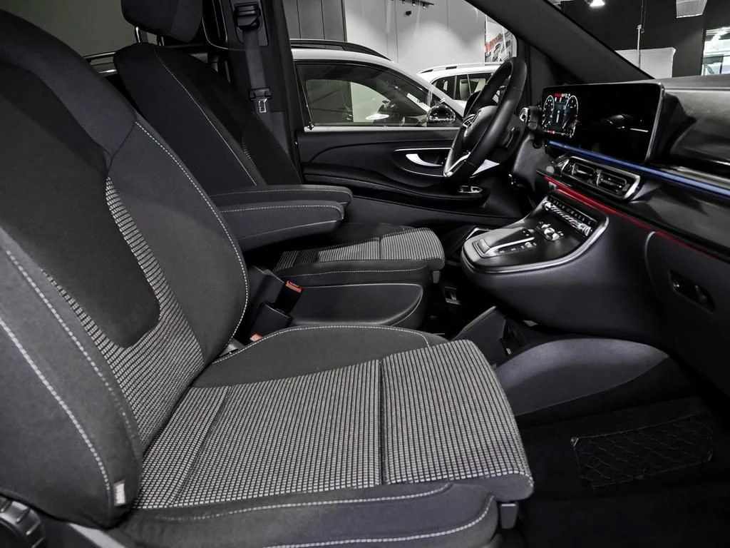 Mercedes-Benz-V-Klasse 300-image-13