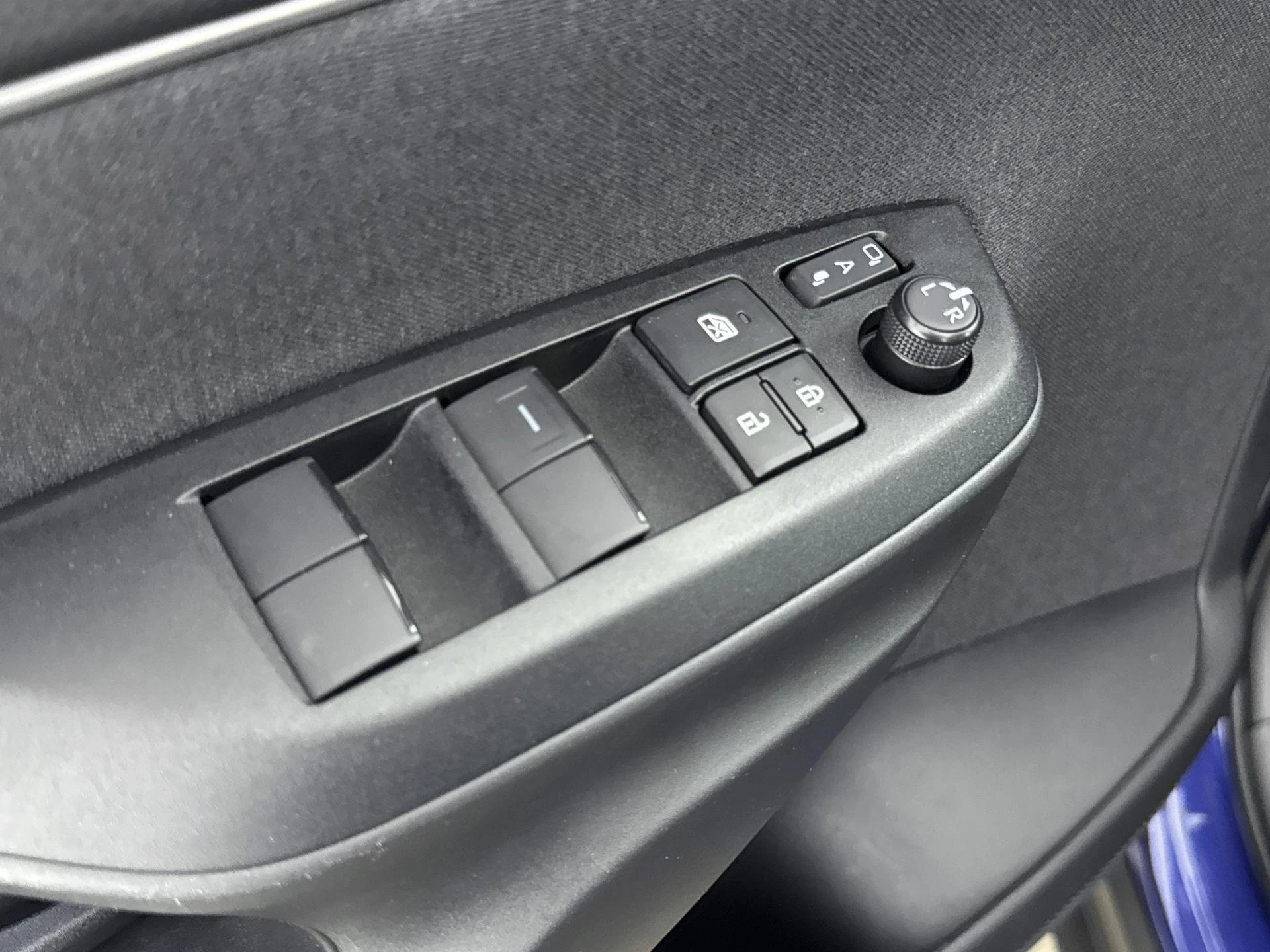 Toyota-Yaris Cross-image-12