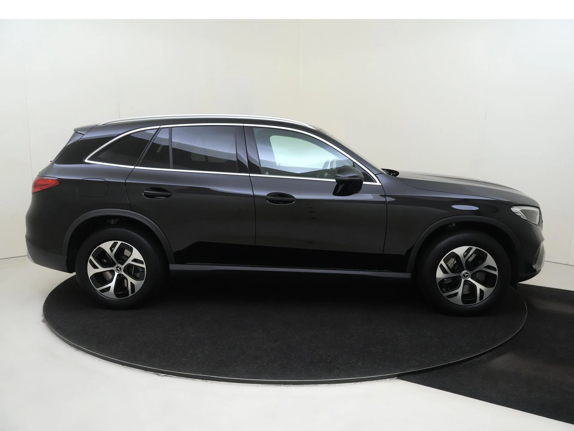 Mercedes-Benz-GLC-image-8