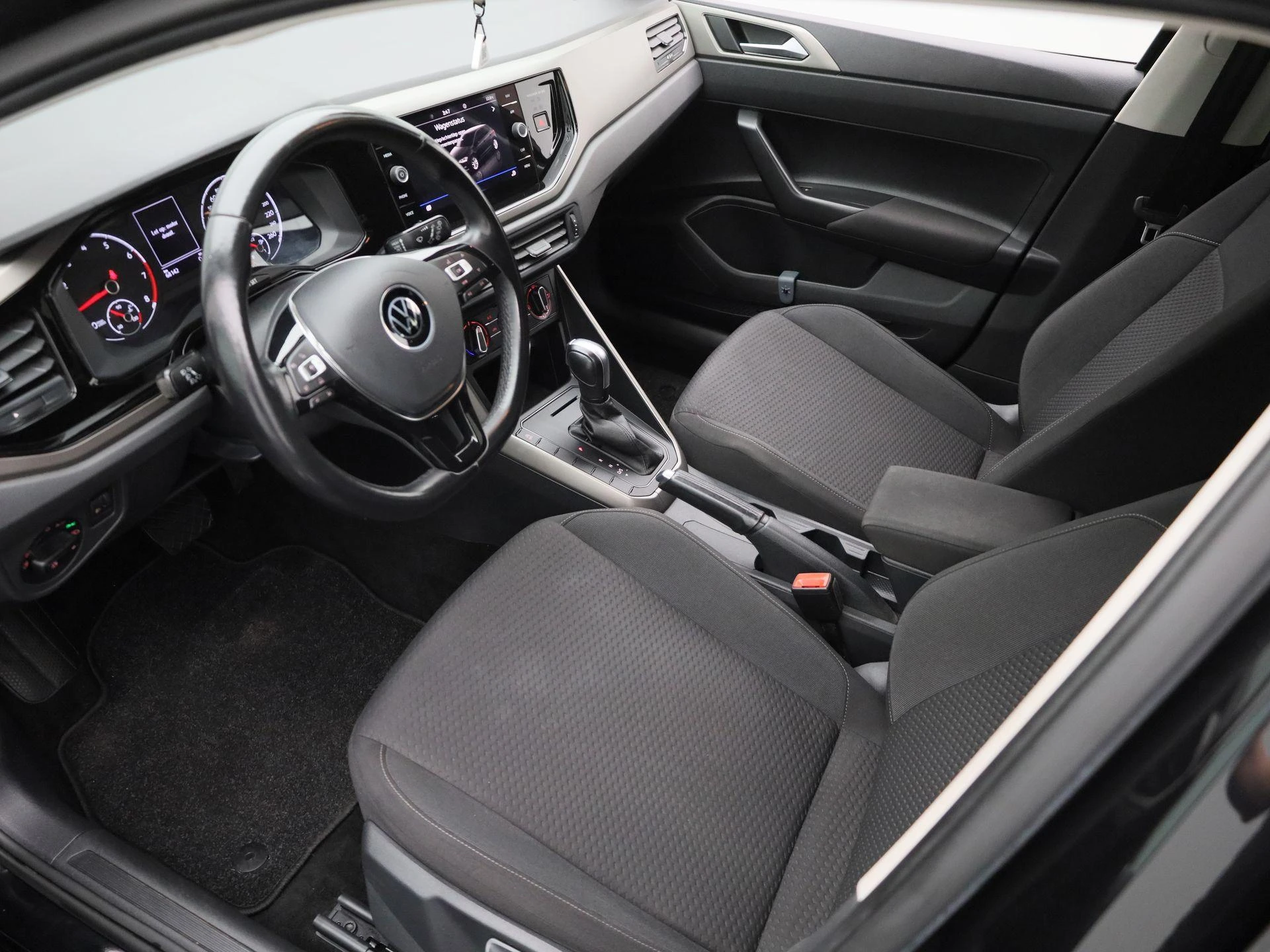 Volkswagen-Polo-image-15