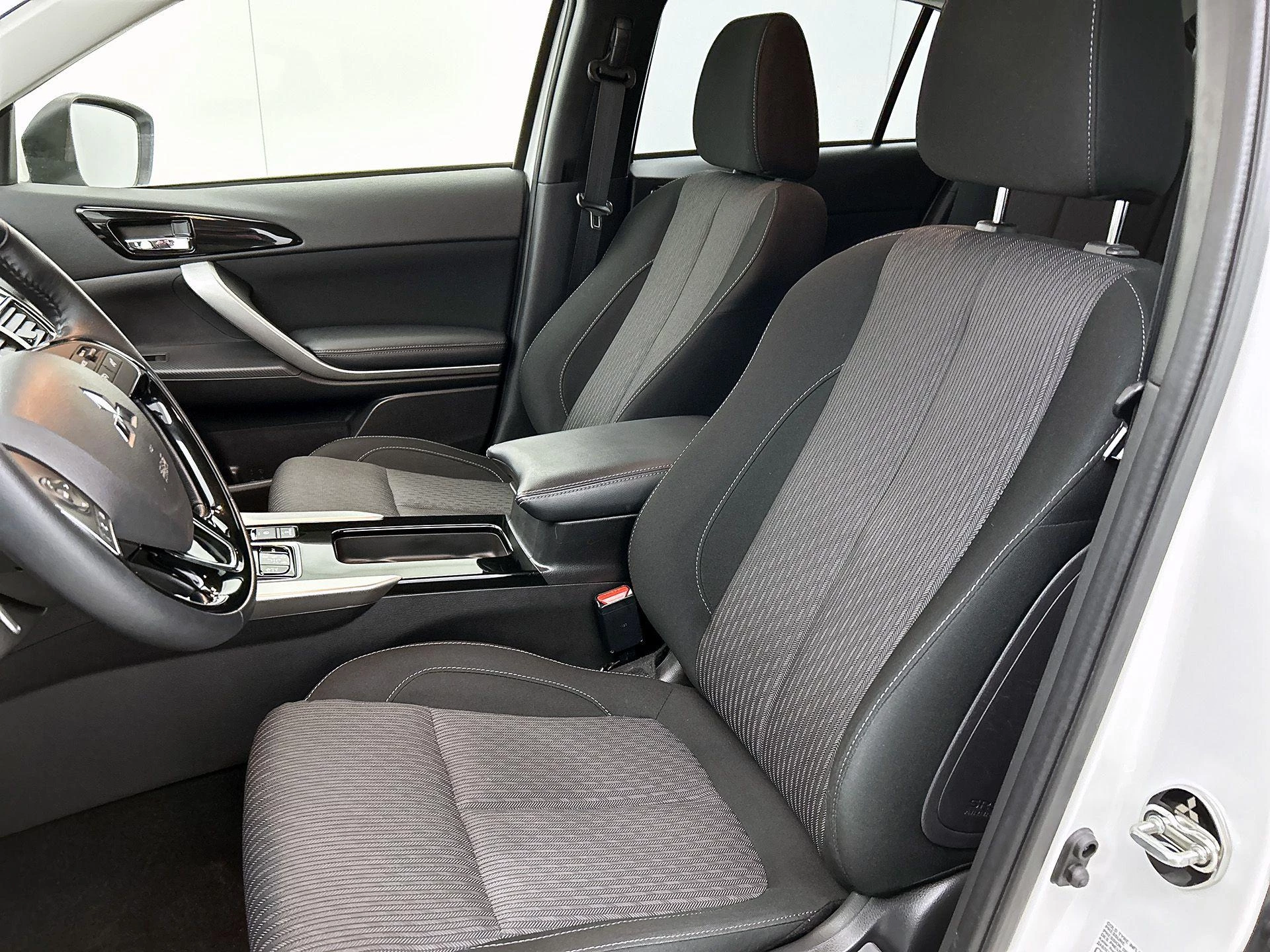 Mitsubishi-Eclipse Cross-image-29