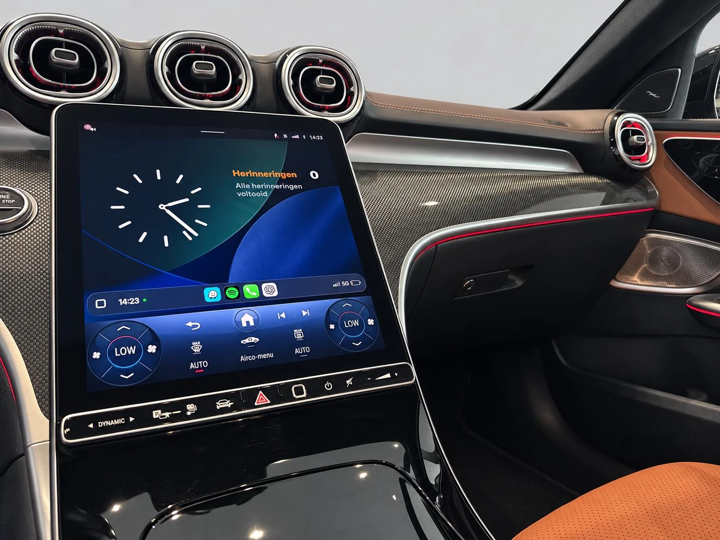 Mercedes-Benz-C-Klasse-image-11