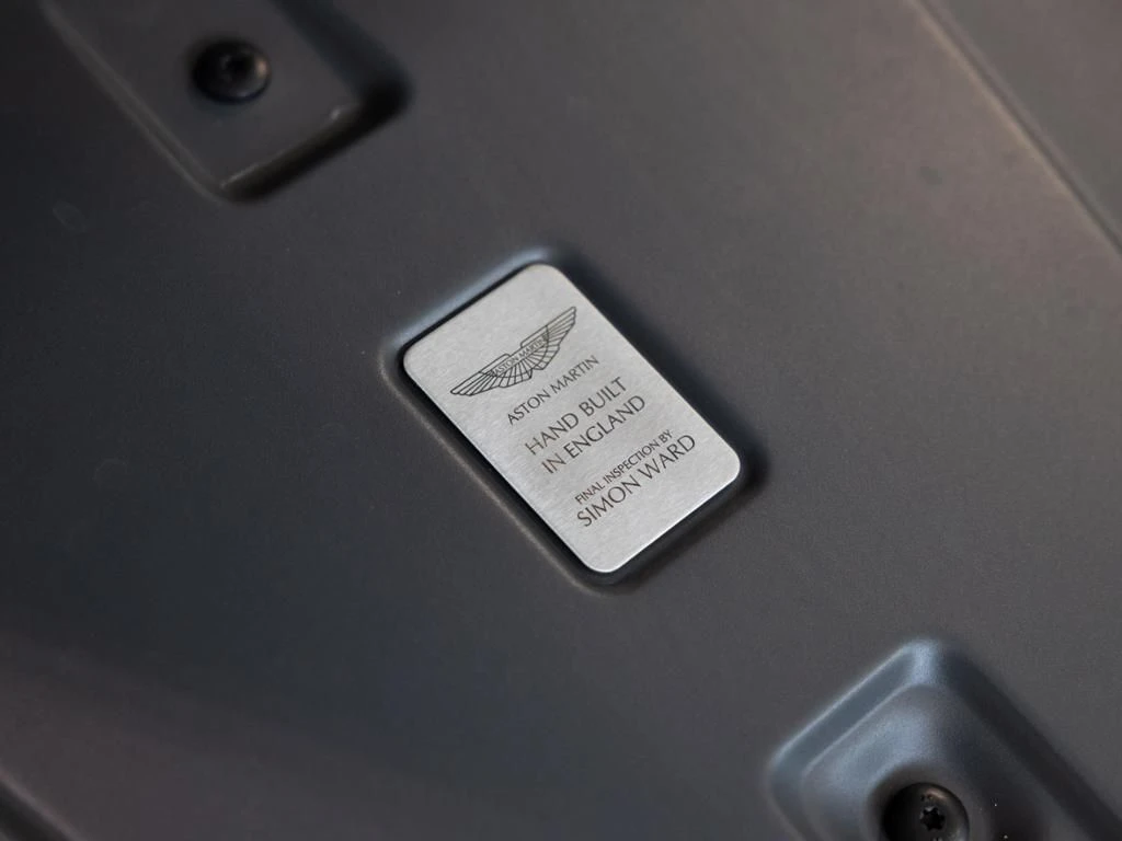 Aston Martin-V8 Vantage-image-21