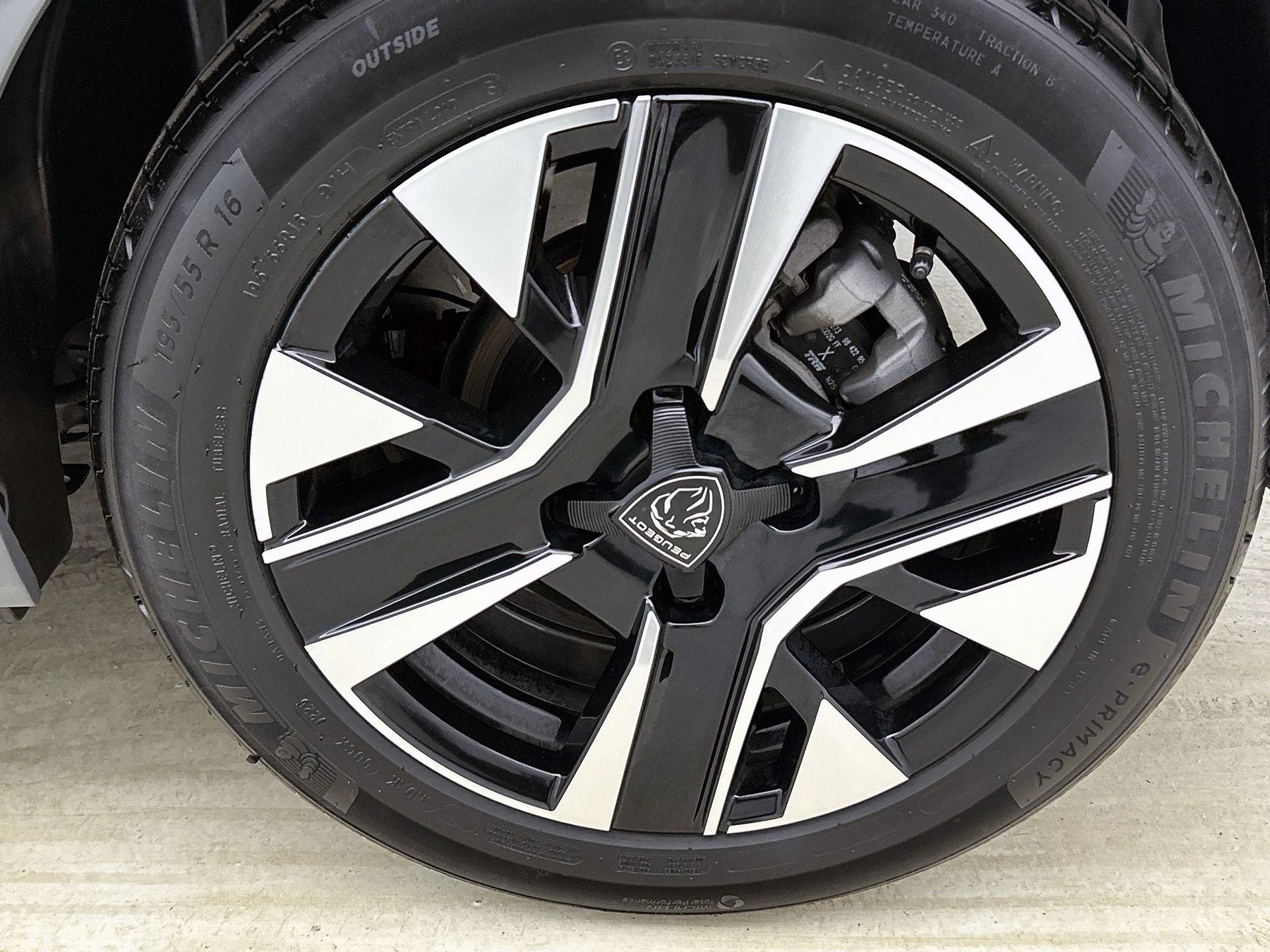 Peugeot-208-image-21