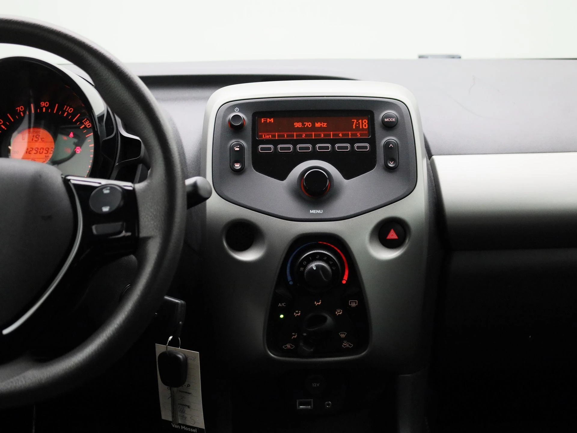 Peugeot-108-image-9