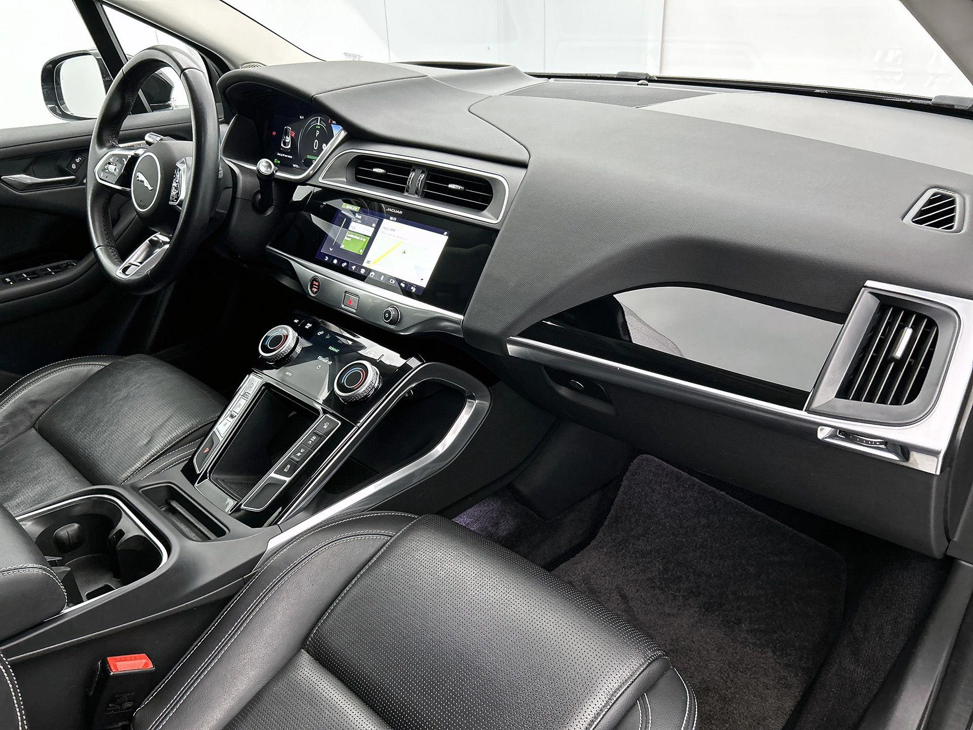 Jaguar-I-PACE-image-50