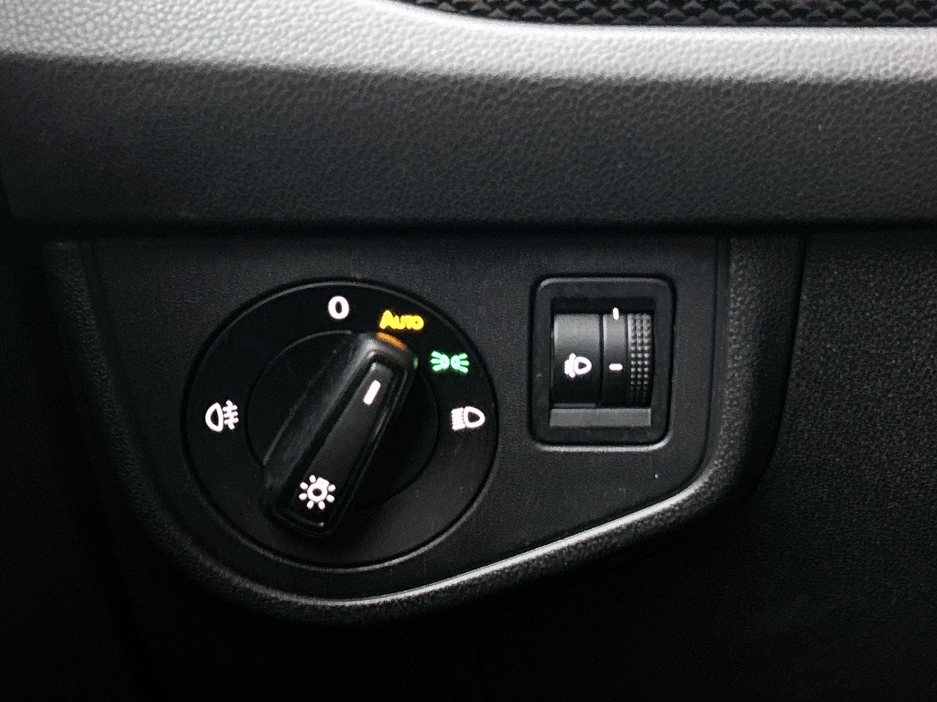 Volkswagen-Polo-image-25