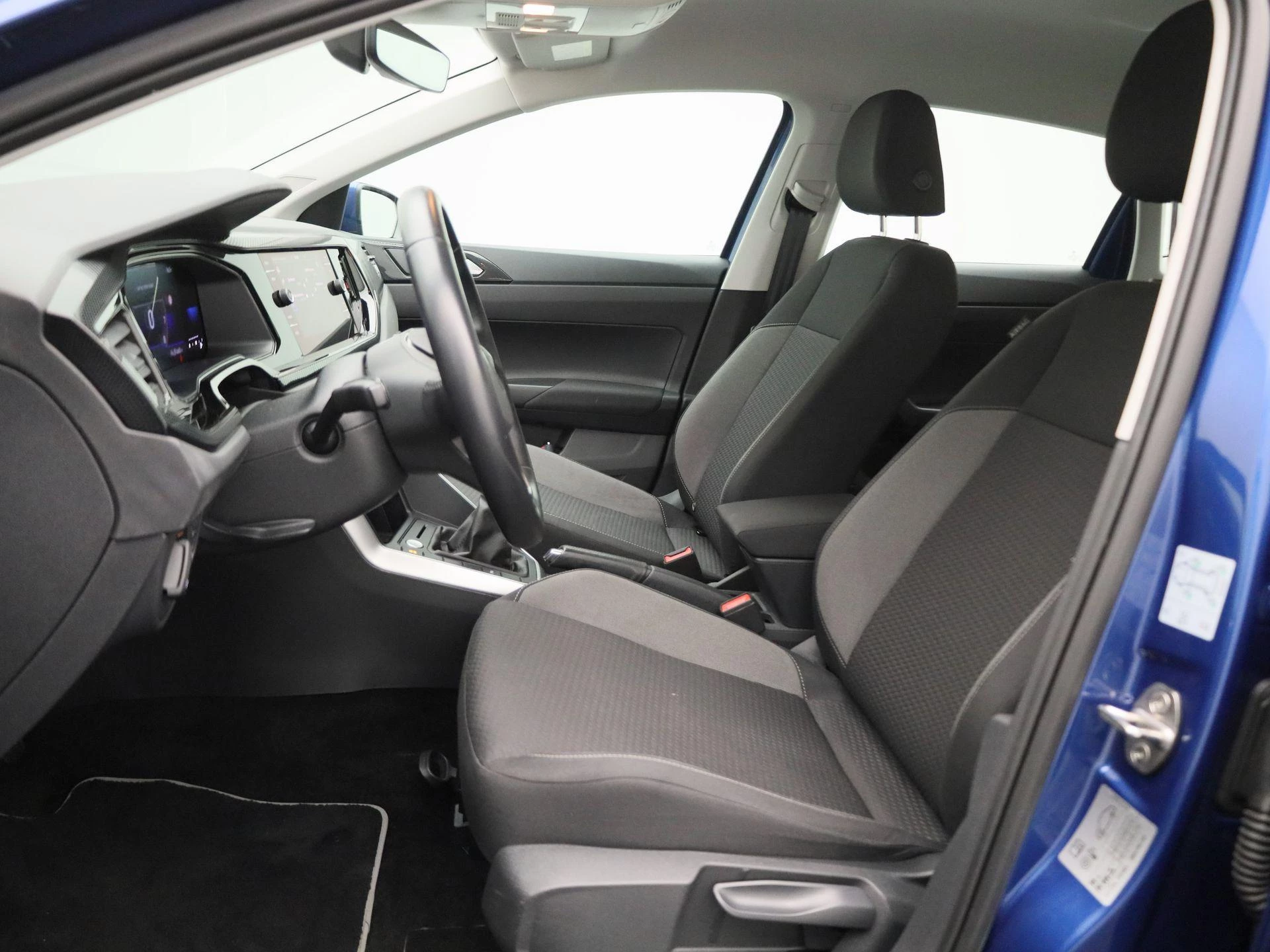 Volkswagen-Polo-image-7