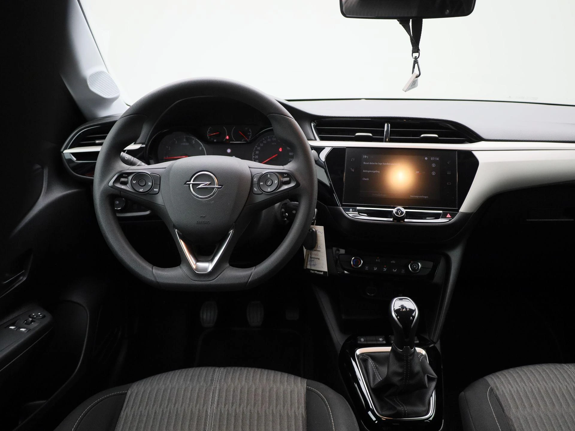 Opel-Corsa-image-2