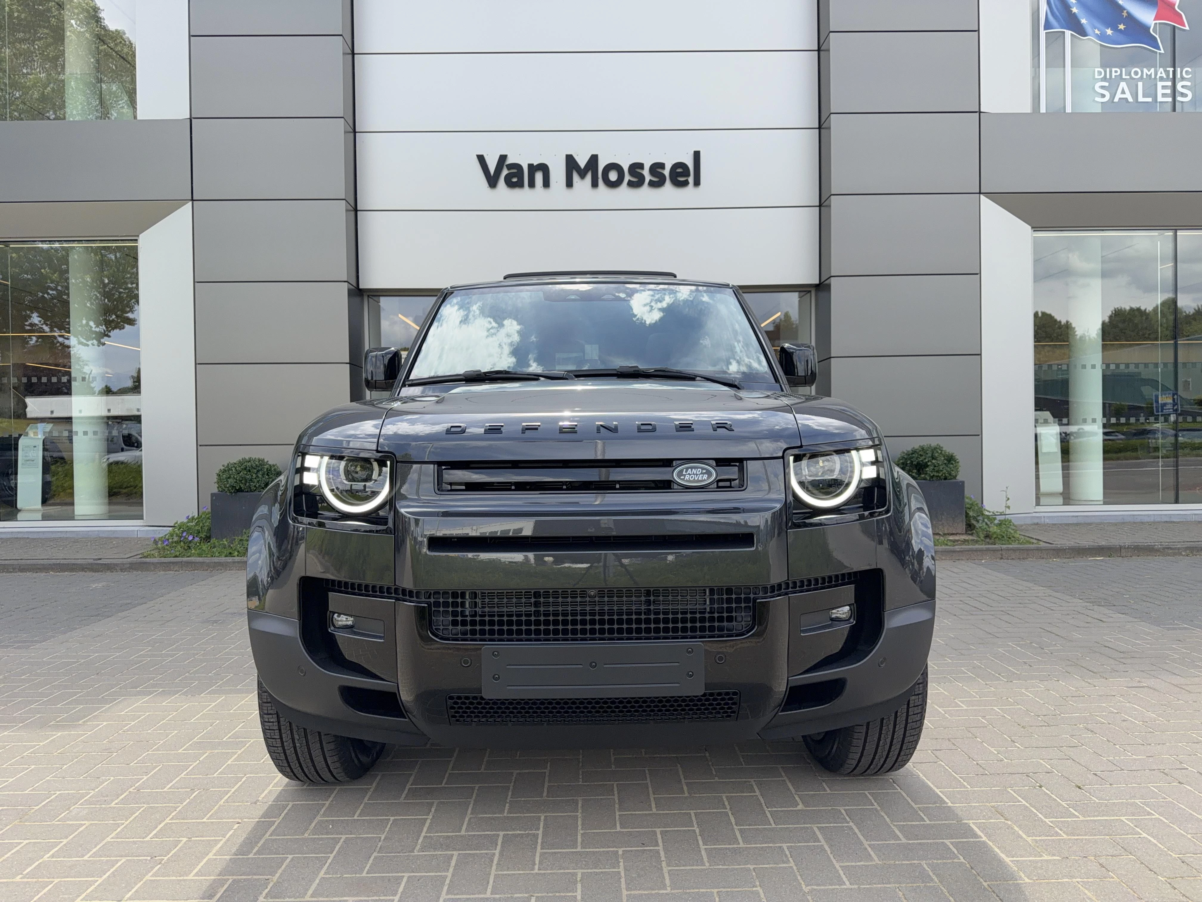 Land Rover-Defender-image-1