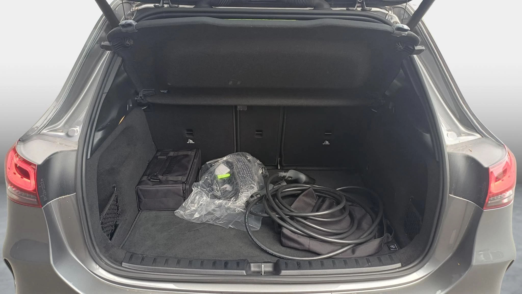 Mercedes-Benz GLA 250 e AMG Line + LEDER + PANO + MULTIBEAM + HEAD UP + CARPLAY +
