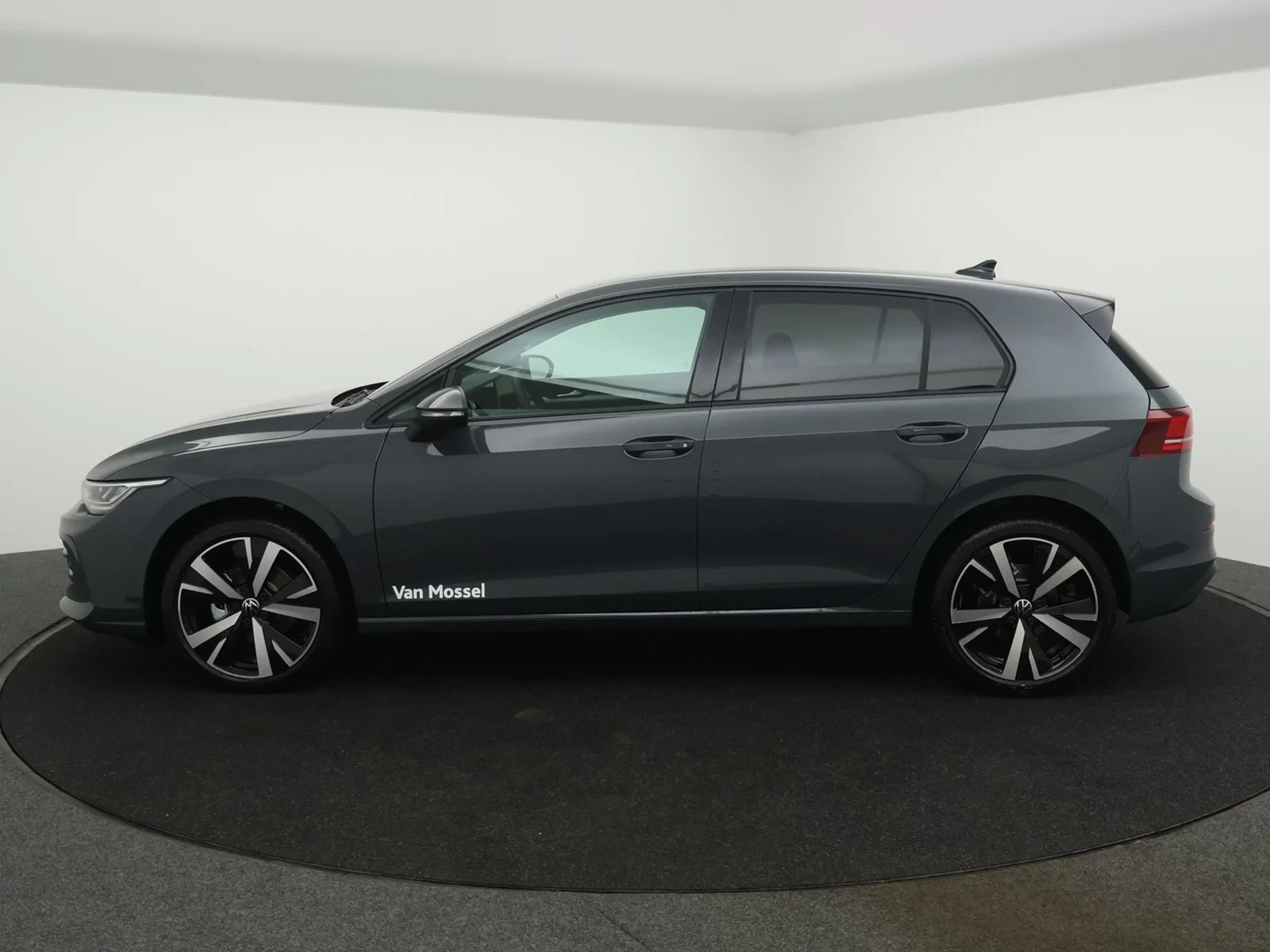 Volkswagen-Golf-image-3