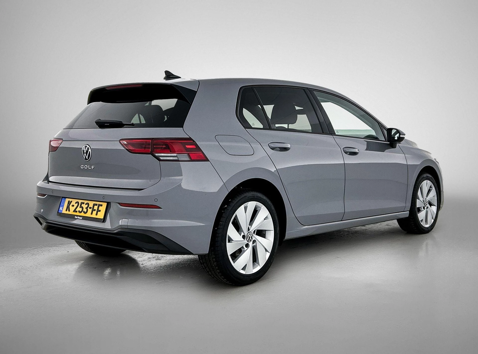 Volkswagen-Golf-image-3