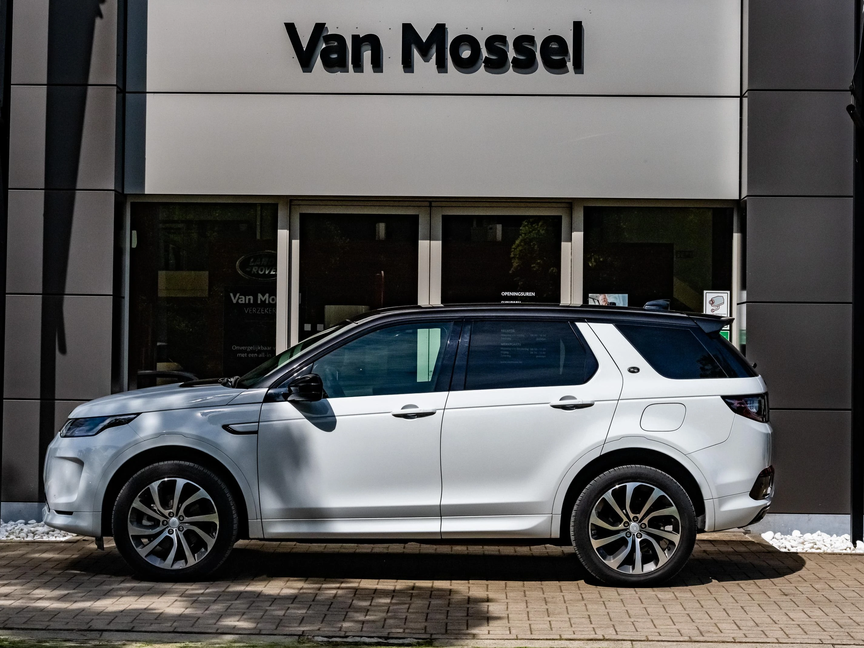 Land Rover Discovery Sport P300e R-Dynamic HSE AWD Auto. 23MY