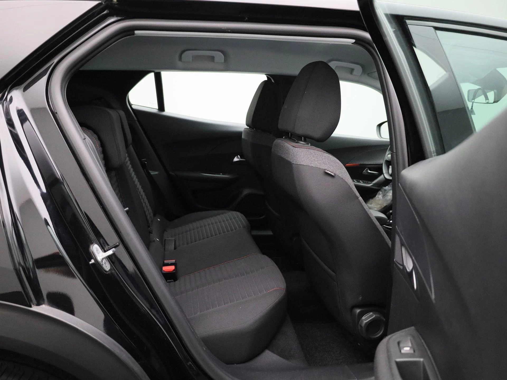 Peugeot e-2008 EV Active 50 kWh