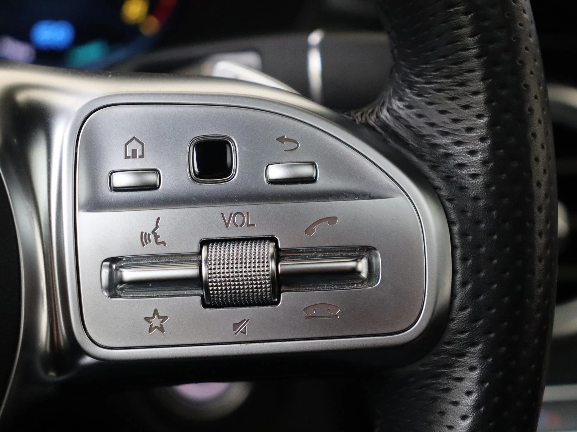 Mercedes-Benz-GLC-image-15