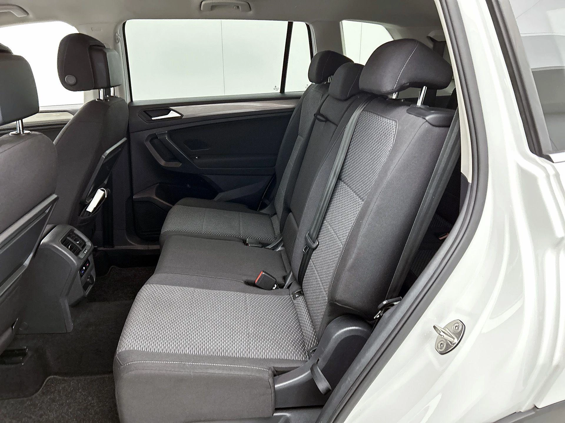 Volkswagen-Tiguan Allspace-image-26