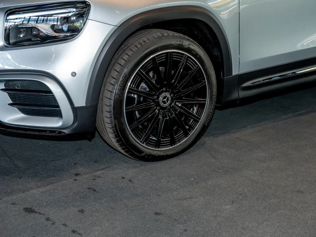 Mercedes-Benz-GLB 200 d-image-5