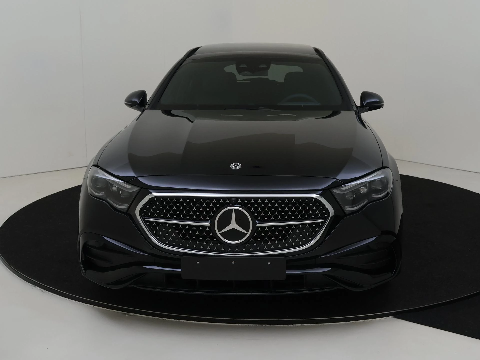 Mercedes-Benz-E-Klasse-image-8
