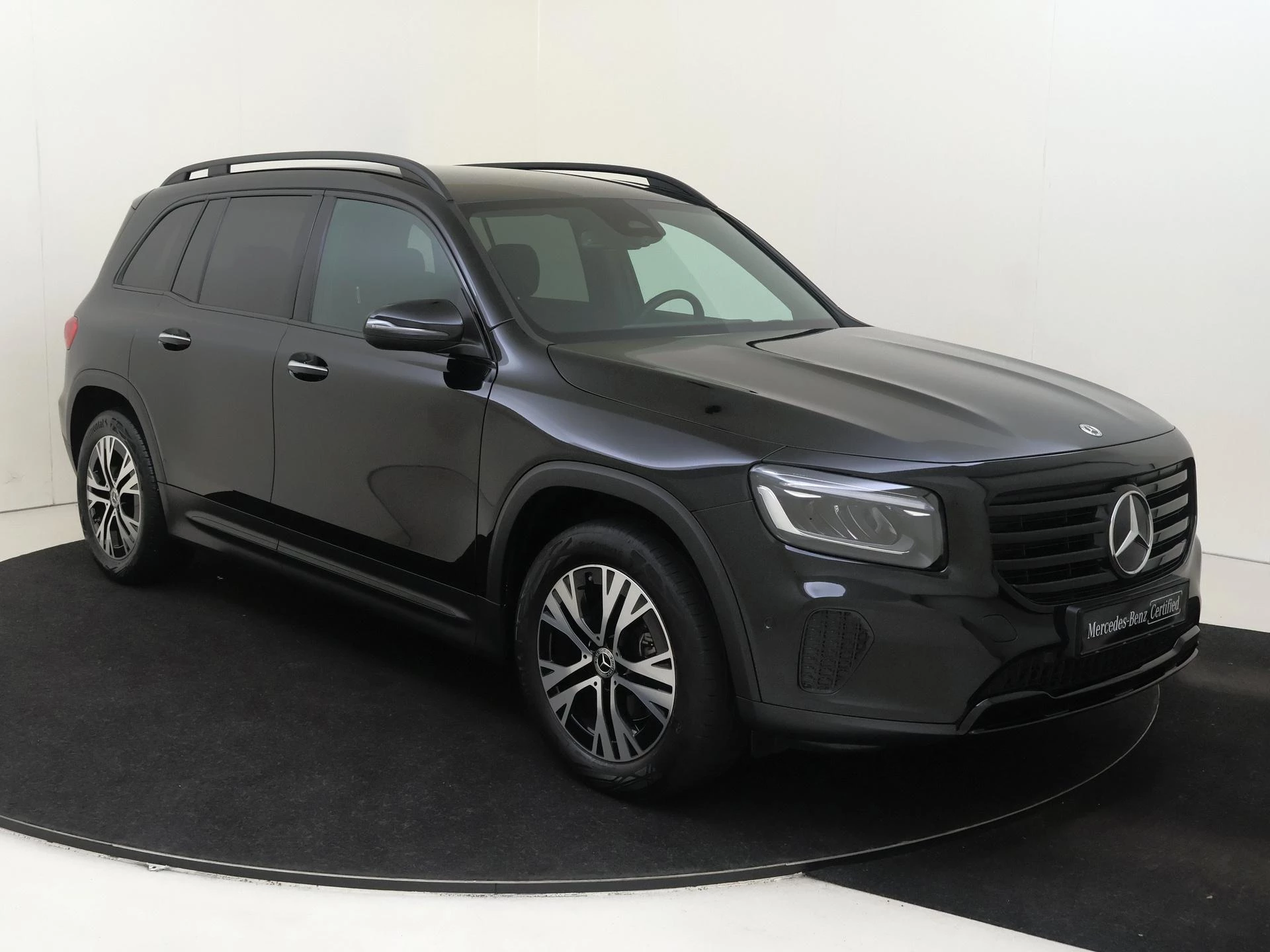 Mercedes-Benz-GLB-image-1